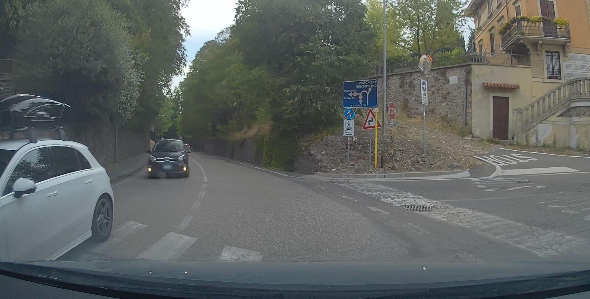 Street view near La Rocchetta Relais, Valeggio sul Mincio — © gpsmapper (CC BY-SA · Mapillary)