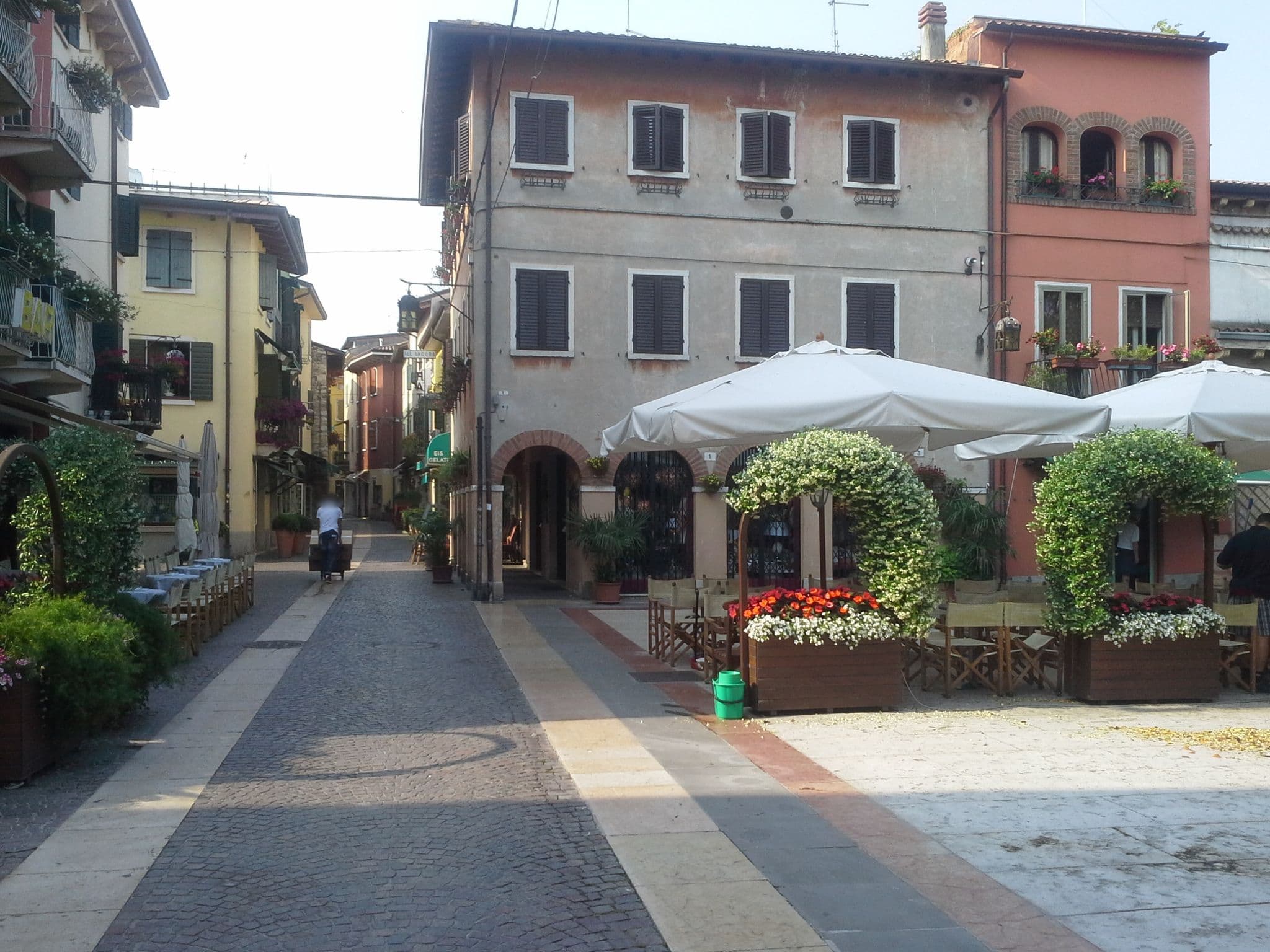 Street view near Residenza Corso Cangrande25, Lazise — © rausk (CC BY-SA · Mapillary)