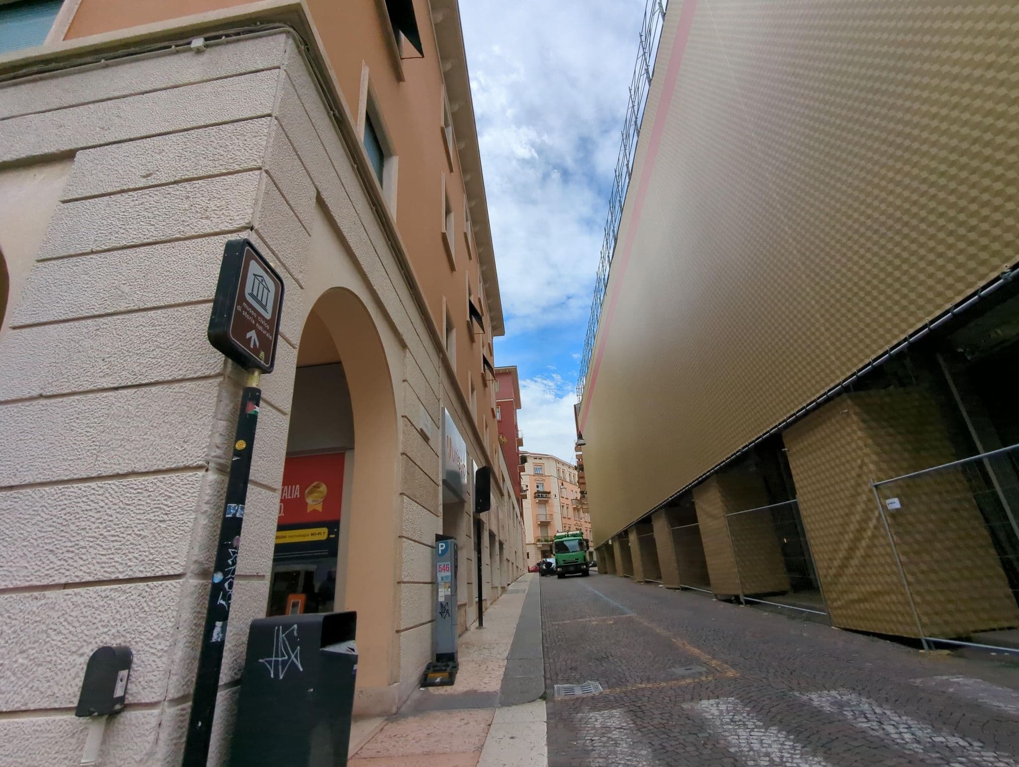 Street view near B&B Casa Perri, Verona — © ente (CC BY-SA · Mapillary)