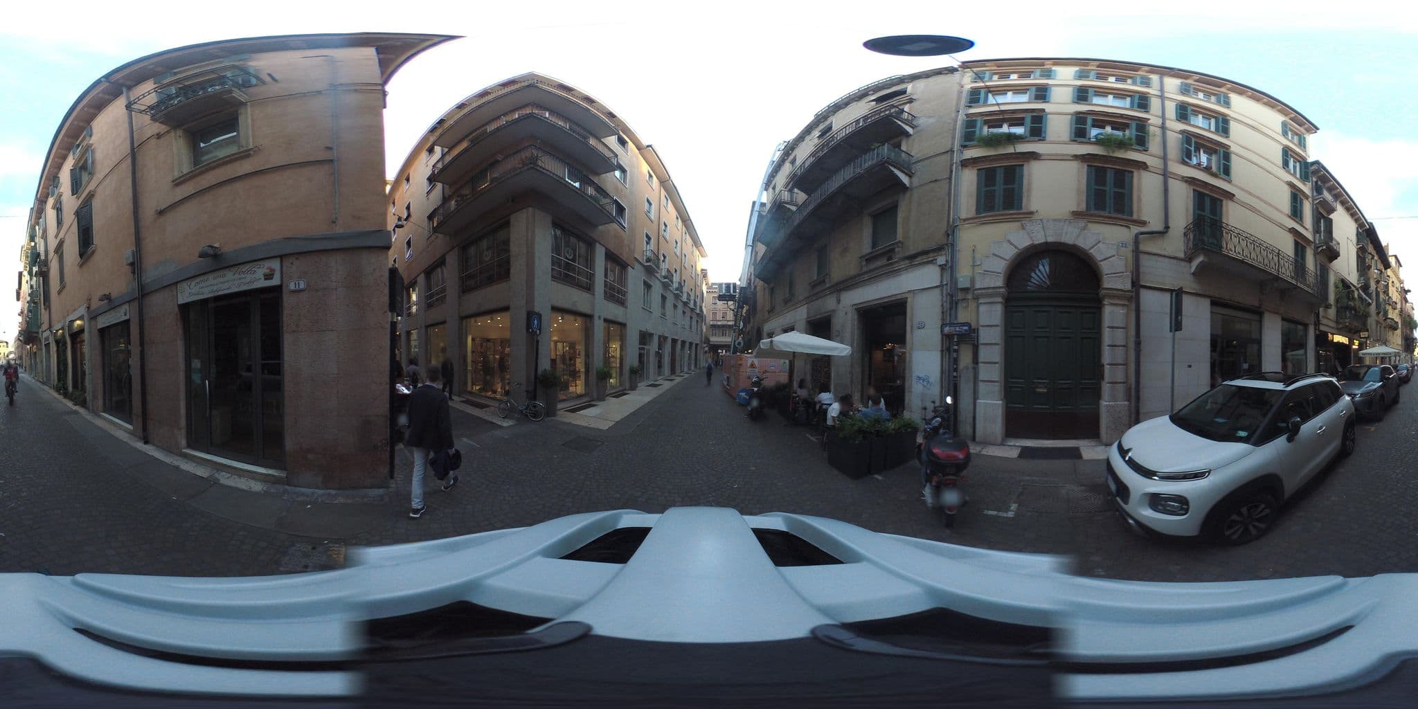 Street view near Hotel Touring, Verona — © giubar (CC BY-SA · Mapillary)