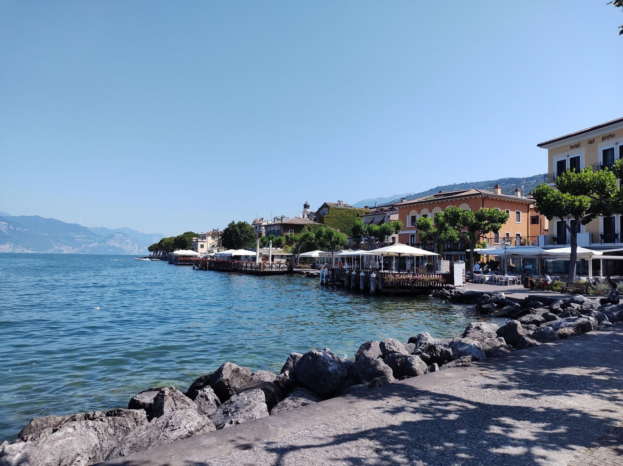 Street view near Hotel Gardesana, Torri del Benaco — © thetornado76 (CC BY-SA · Mapillary)