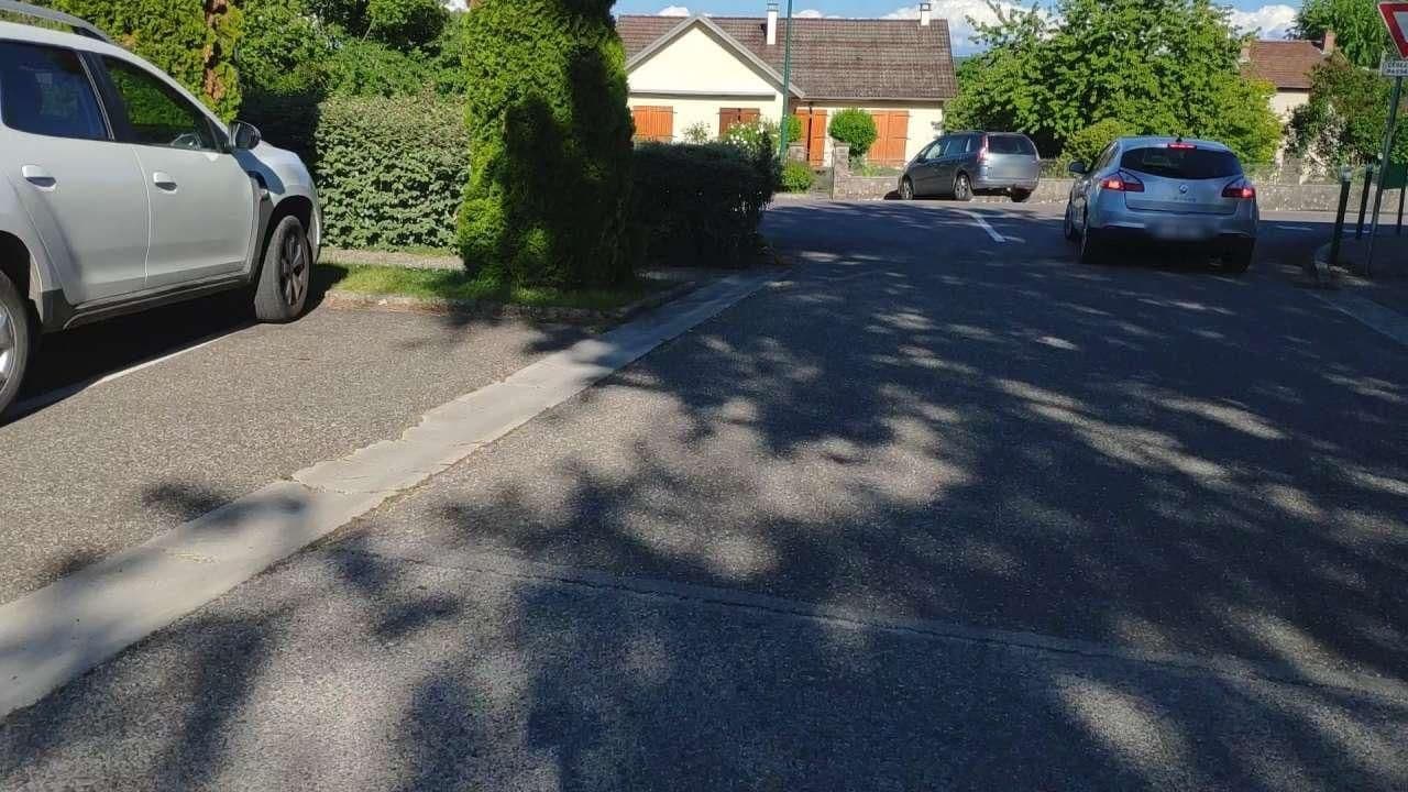 Street view near Aire de camping-car de Plainoiseau, Lons-le-Saunier — © LOGIROAD (CC BY-SA · Mapillary)