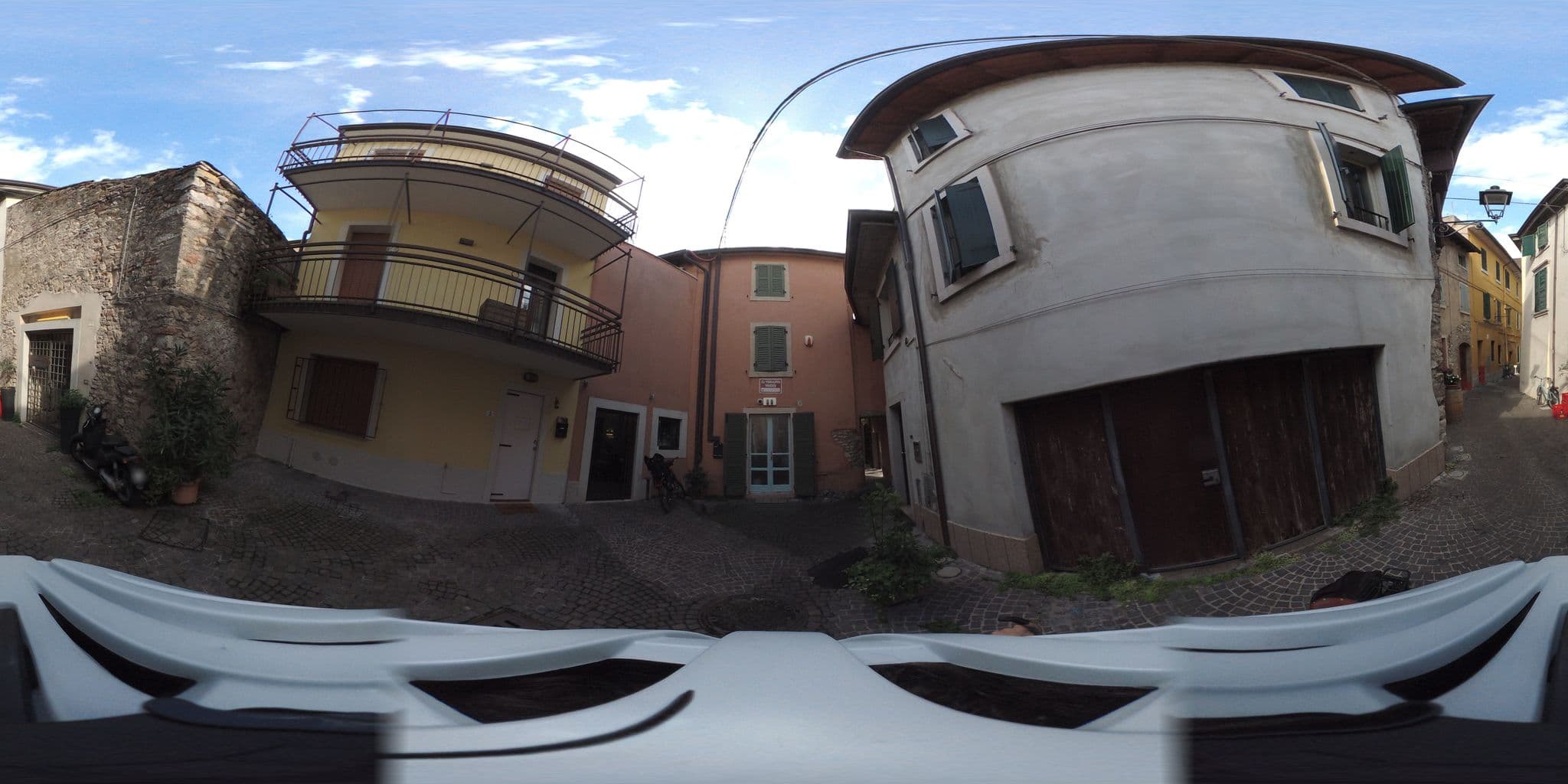 Street view near B&B Prigioni, Peschiera del Garda — © giubar (CC BY-SA · Mapillary)