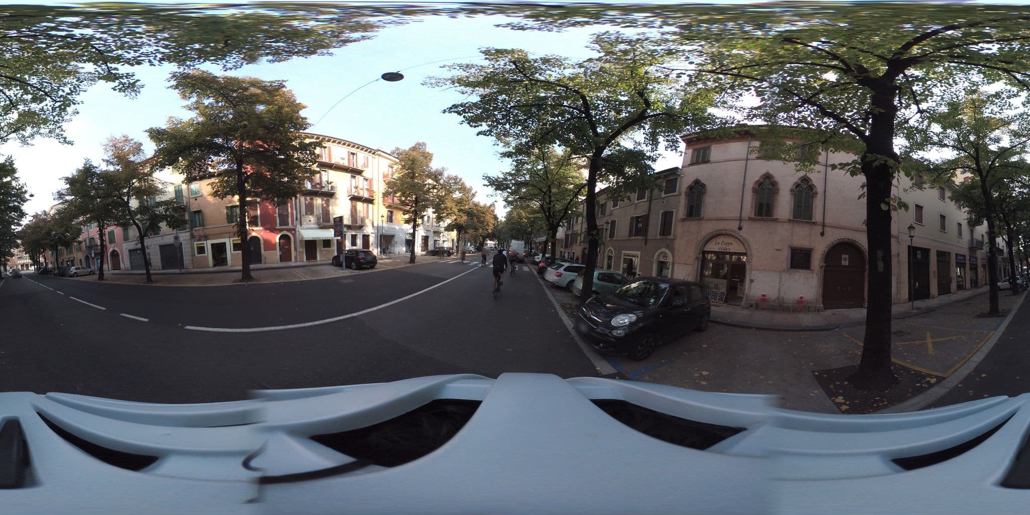 Street view near Touring Club Italiano, Verona — © giubar (CC BY-SA · Mapillary)