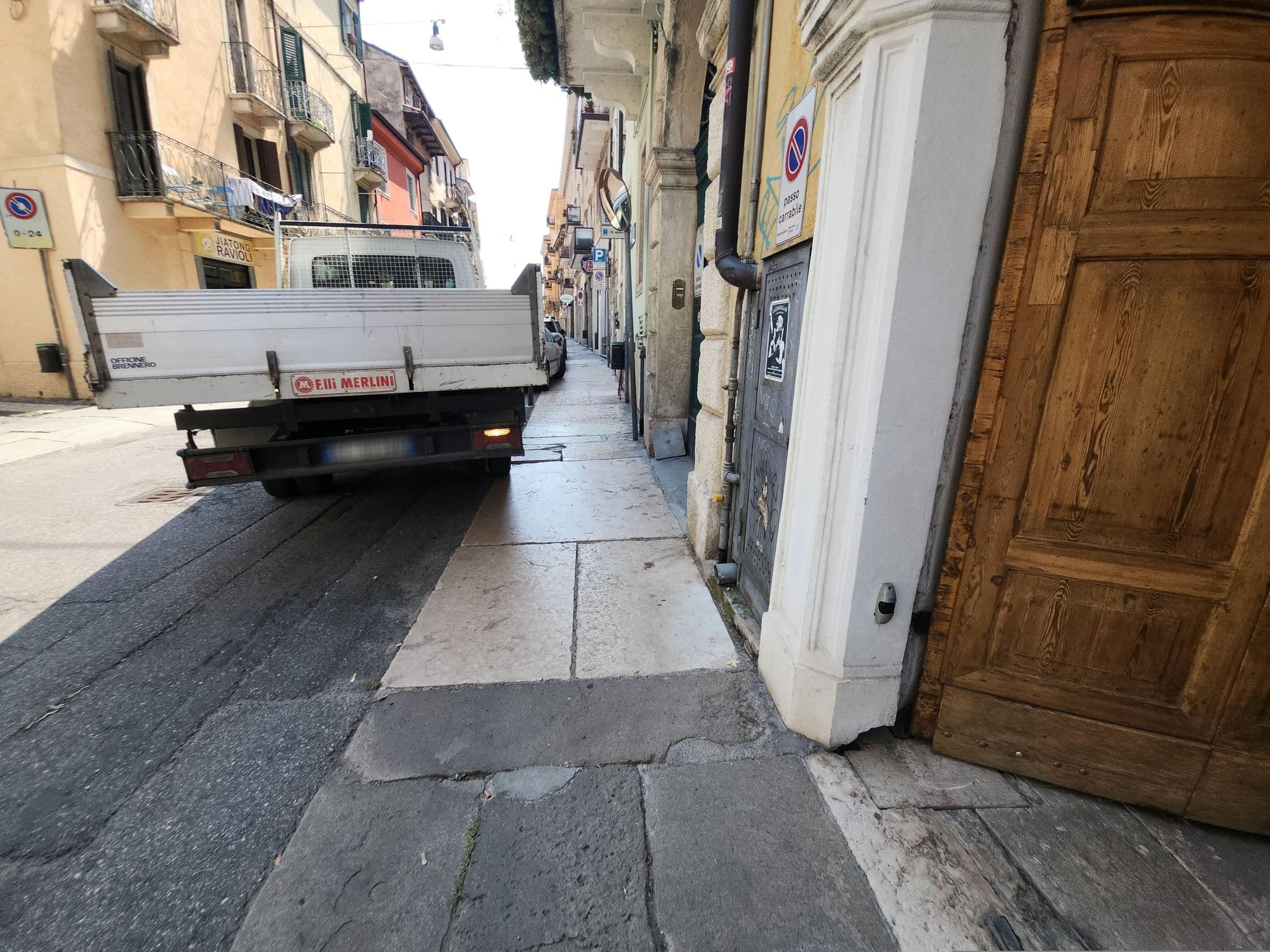 Street view near Arenahouseverona, Verona — © giubar (CC BY-SA · Mapillary)