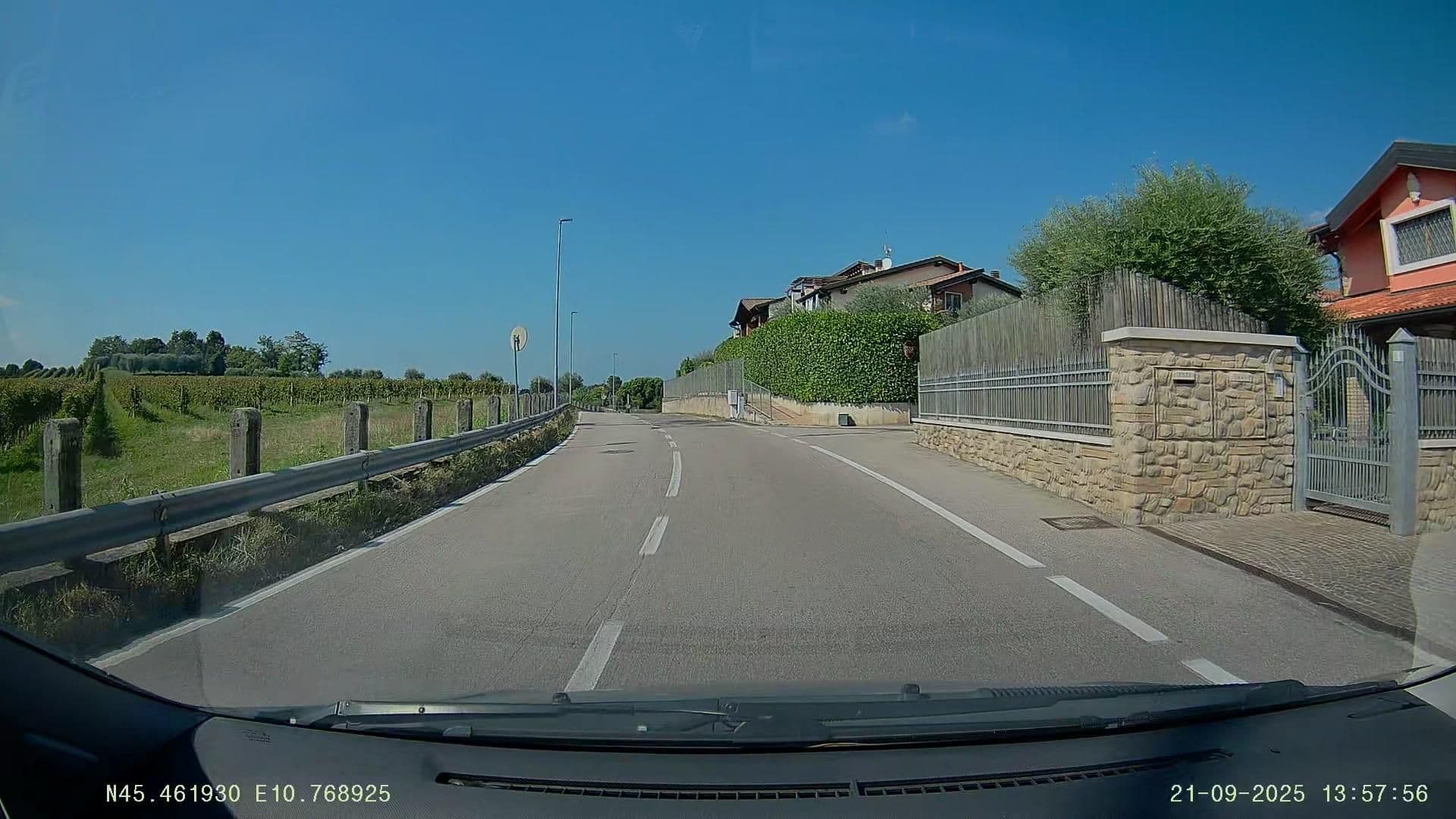 Street view near Garda Lake - Appartamenti, Sandrà — © Jacopo86 (CC BY-SA · Mapillary)