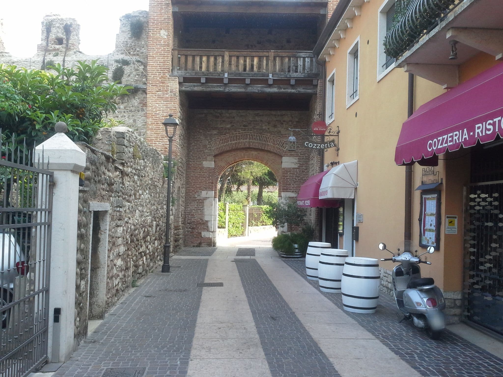 Street view near Hotel Tecla, Lazise — © rausk (CC BY-SA · Mapillary)