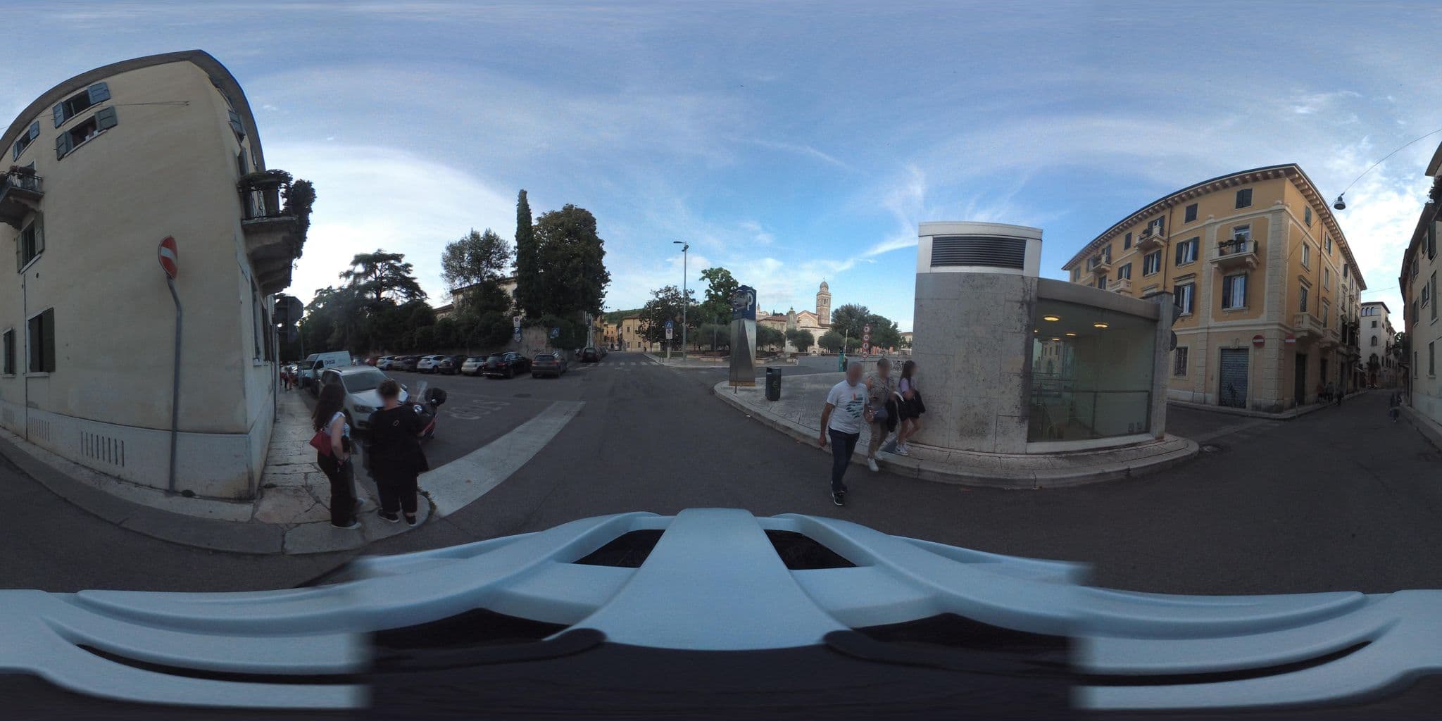 Street view near Le Flaneur Bed and Breakfast, Verona — © giubar (CC BY-SA · Mapillary)