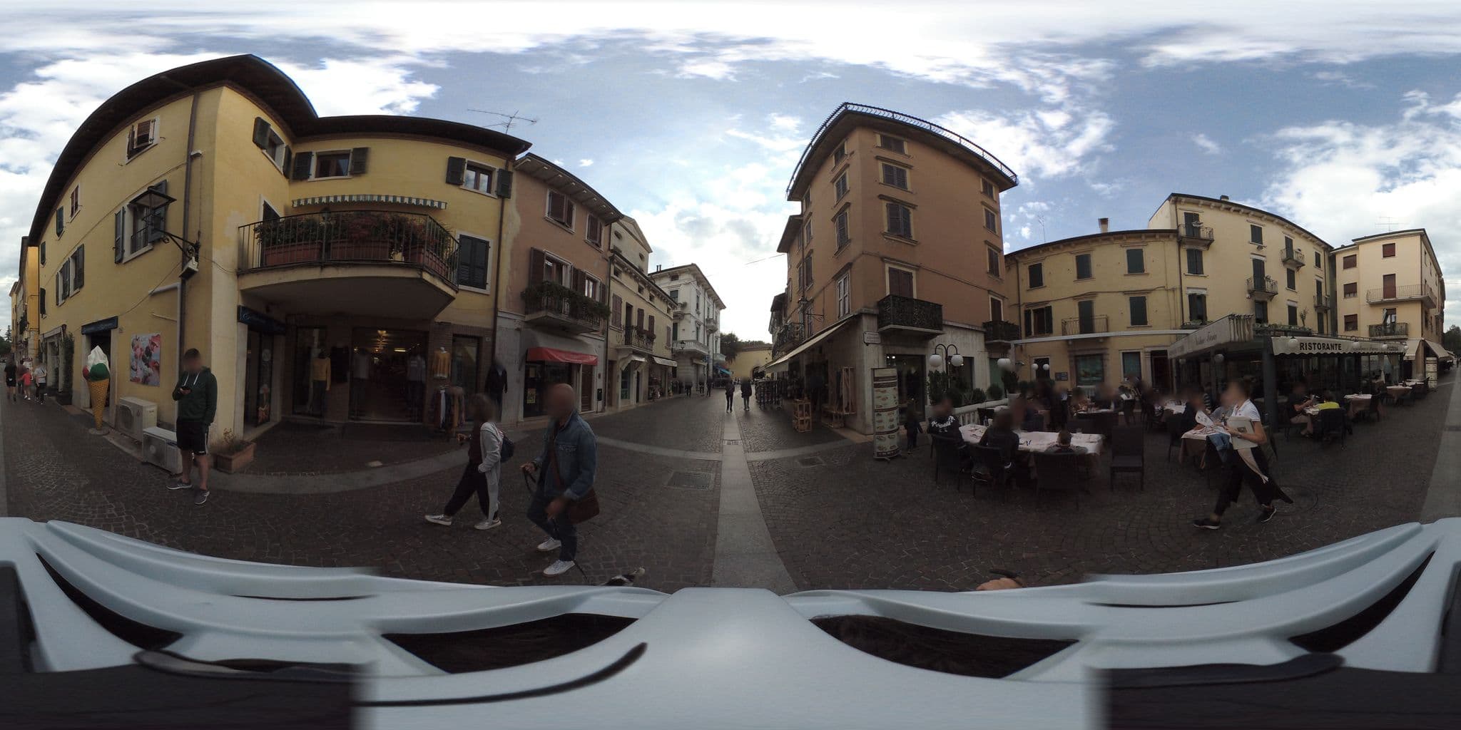 Street view near Anfite Apartments Aleardi, Peschiera del Garda — © giubar (CC BY-SA · Mapillary)