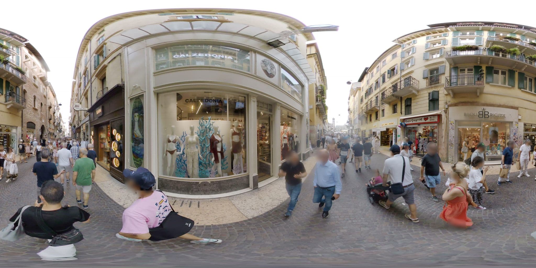 Street view near Domus Verona - Incantevole residenza difronte a casa Giulietta, Verona — © mapconcierge (CC BY-SA · Mapillary)