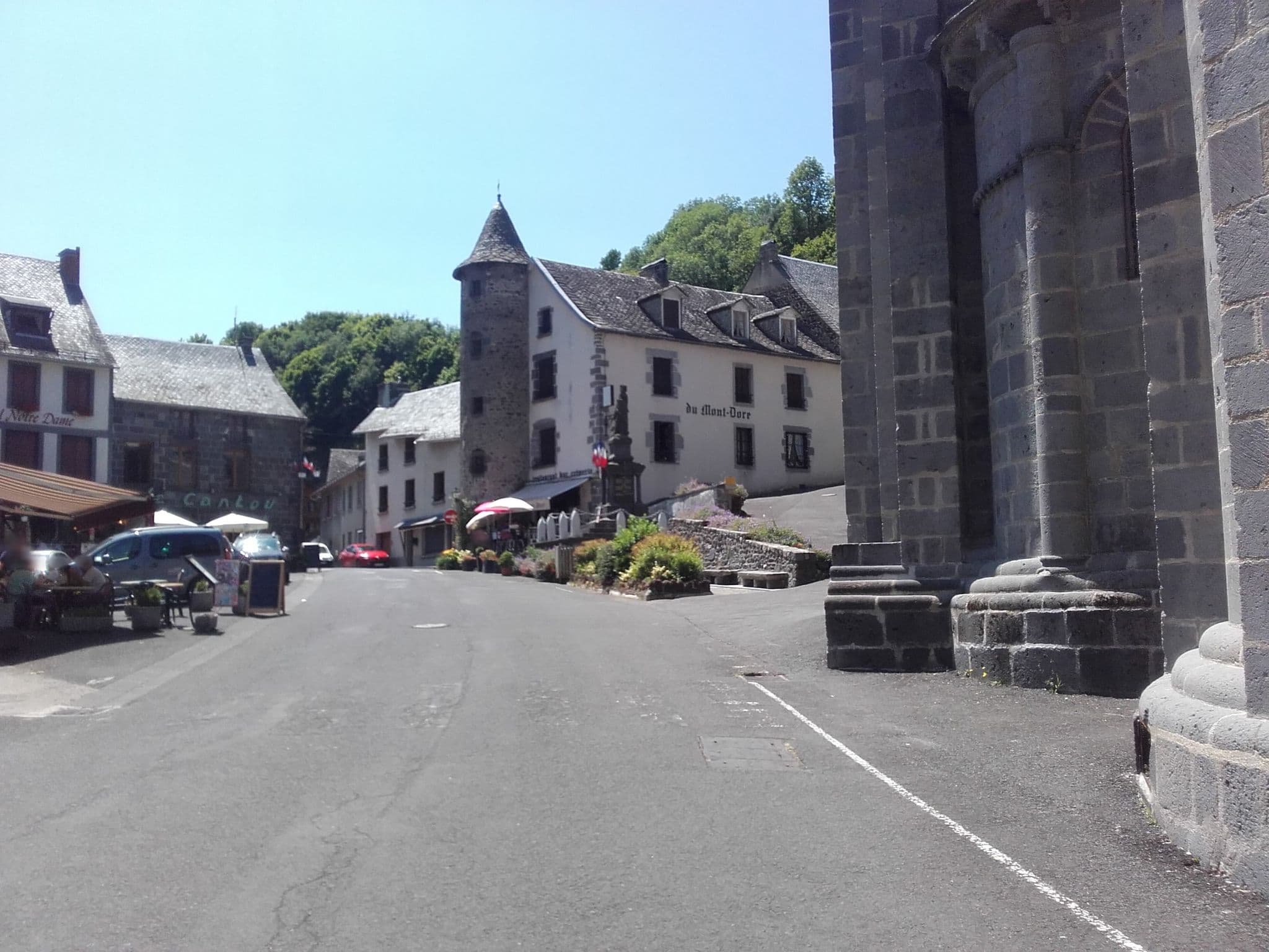 Street view near L'Ajasserie d'Orcival, Aydat — © alexcorioze (CC BY-SA · Mapillary)