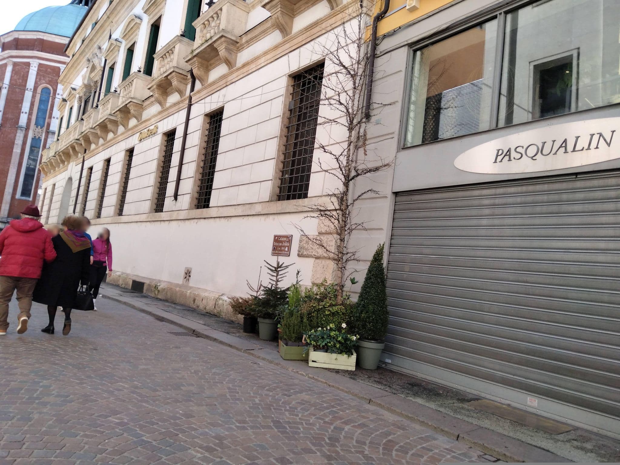 Street view near Le Stanze del Corso, Vicenza — © mircozorzo (CC BY-SA · Mapillary)
