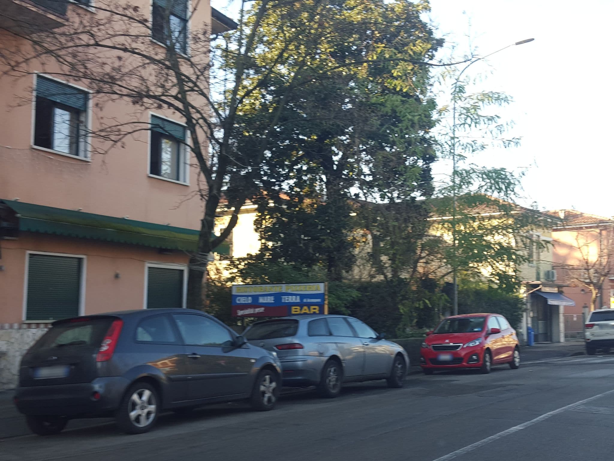 Street view near Albergo Acampora di El.Fi. SAS di Luigi Acampora e C., Vicenza — © lucamenini (CC BY-SA · Mapillary)
