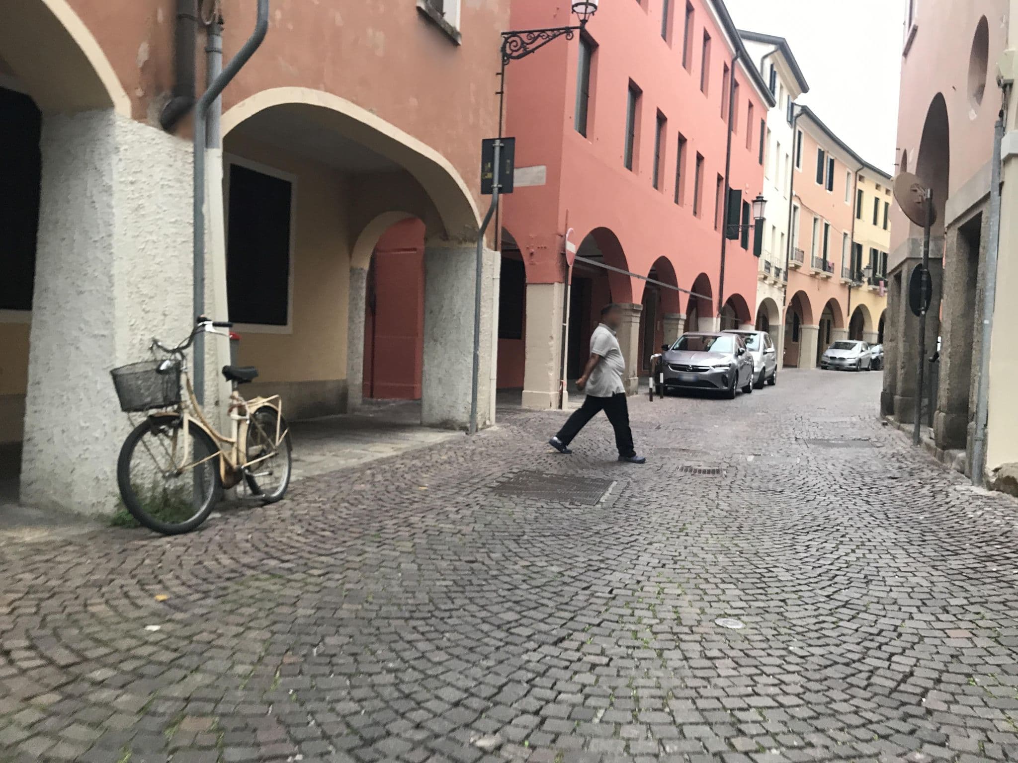 Street view near B&B Al Piccolo Giglio, Padua — © miguel_andrade (CC BY-SA · Mapillary)