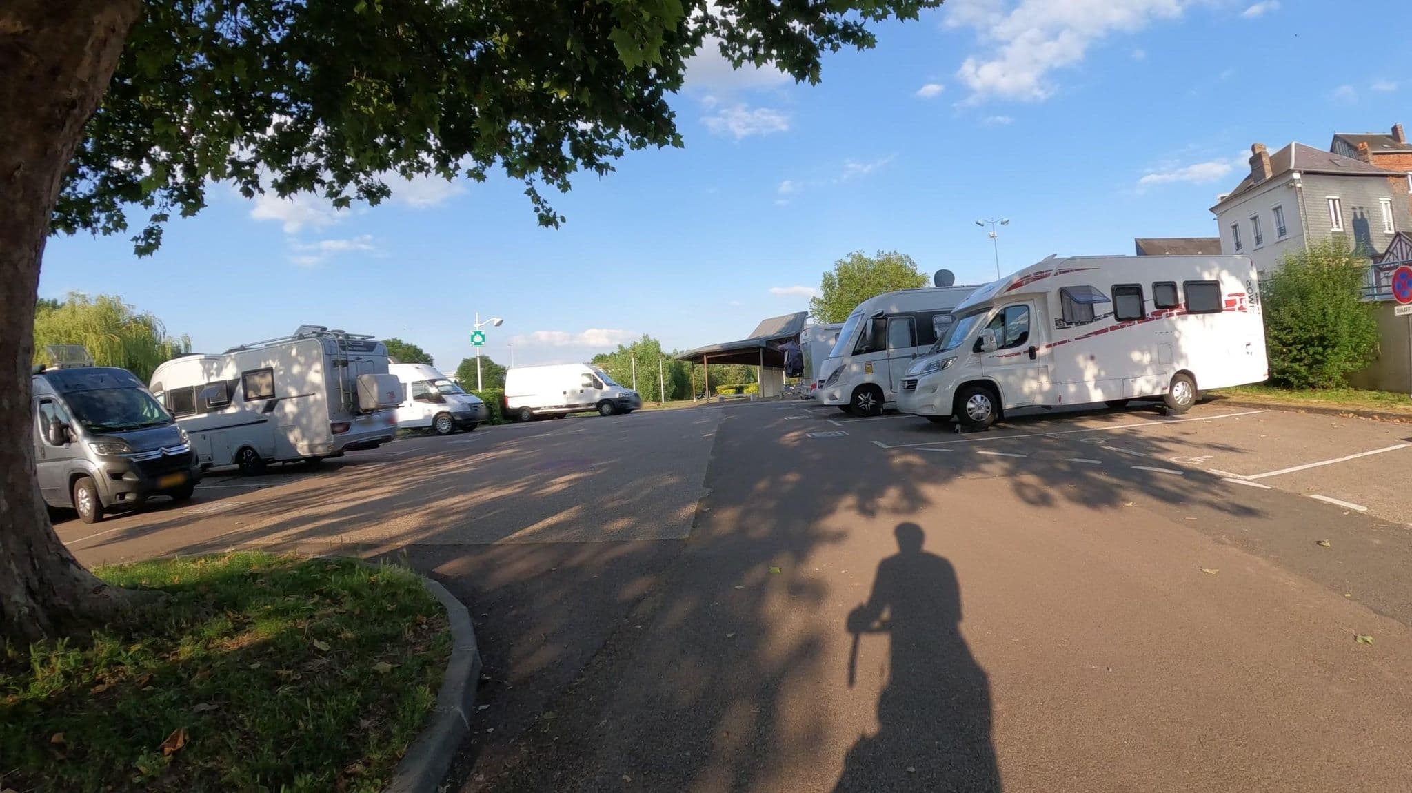 Street view near Aire de camping cars Pont-de-l'Arche, Igoville — © Nzau (CC BY-SA · Mapillary)