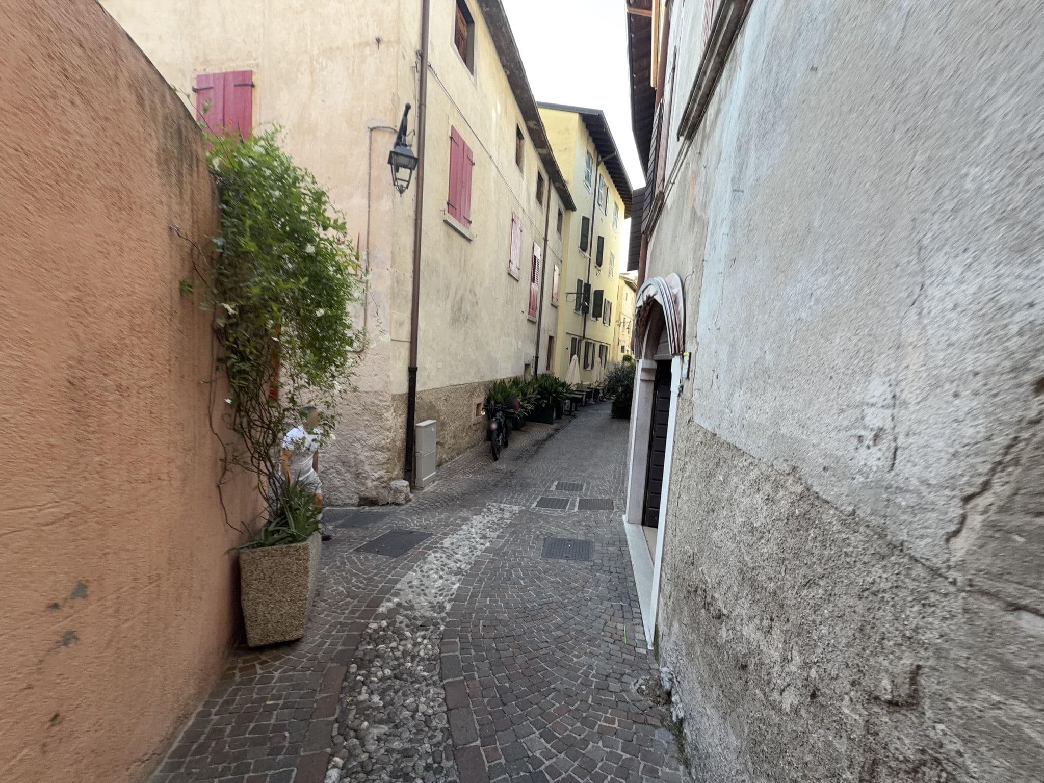 Street view near Garni GianMartin Hotel, Limone sul Garda — © boskoyevsky (CC BY-SA · Mapillary)