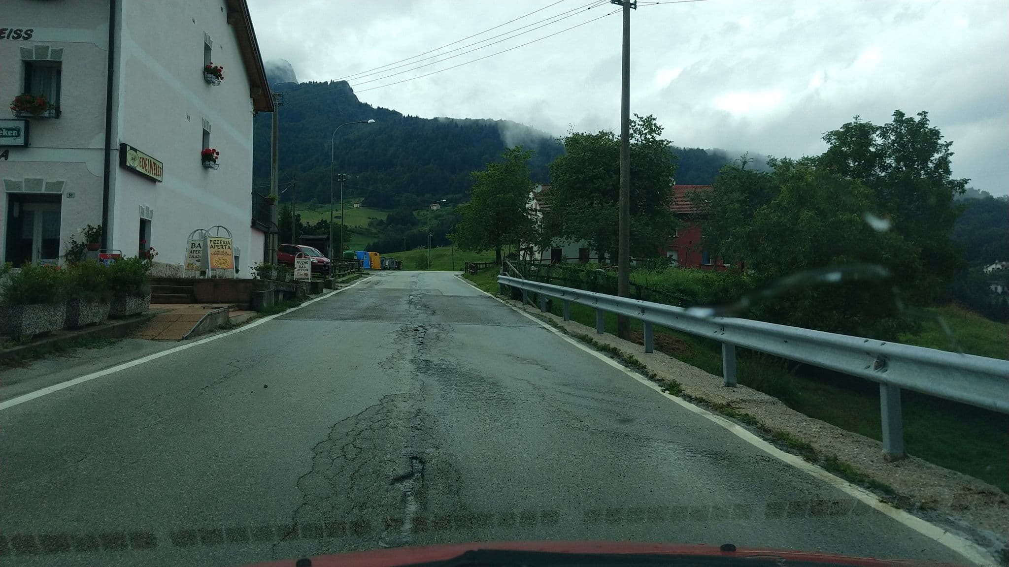 Street view near Albergo Pizzeria Ristorante Edelweiss, Tonezza Del Cimone, Arsiero — © alibaba99 (CC BY-SA · Mapillary)