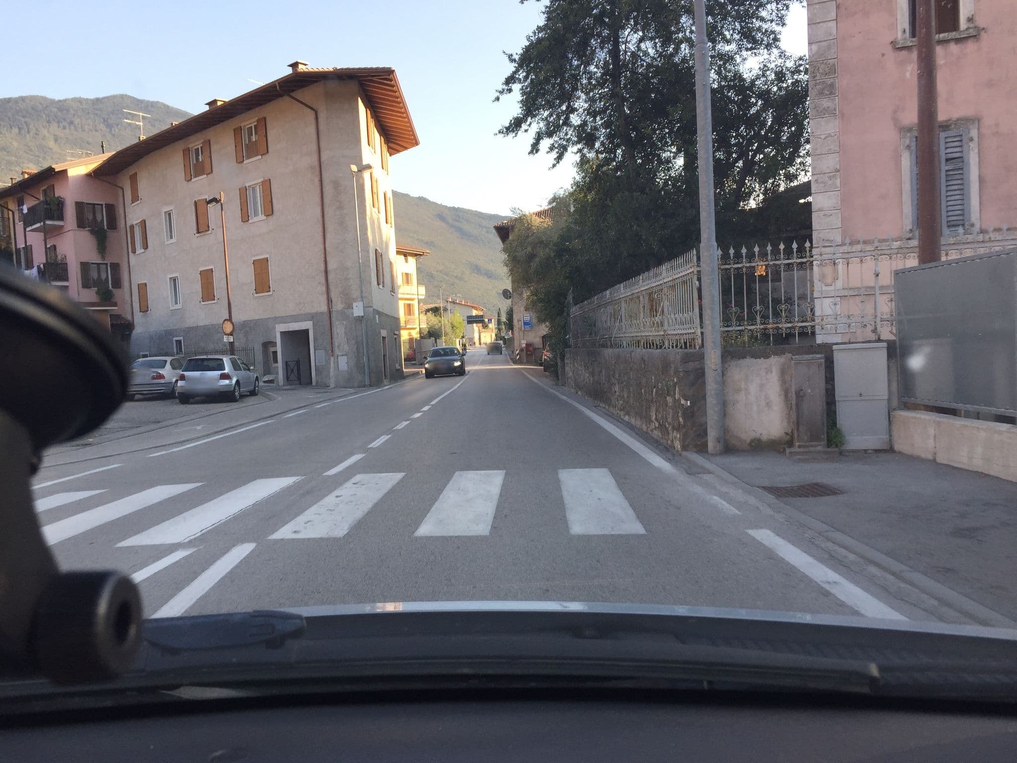 Street view near Tall Tree Apartment, Arco — © andrea (CC BY-SA · Mapillary)