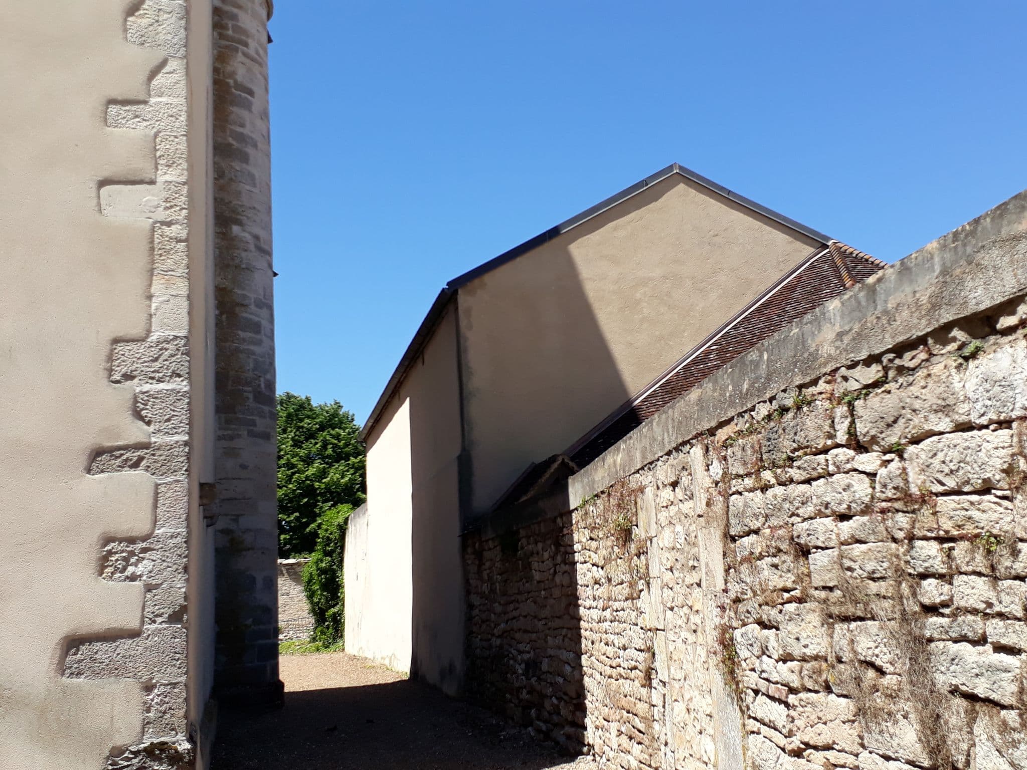 Street view near Château de Gilly, Nuits-Saint-Georges — © df45 (CC BY-SA · Mapillary)