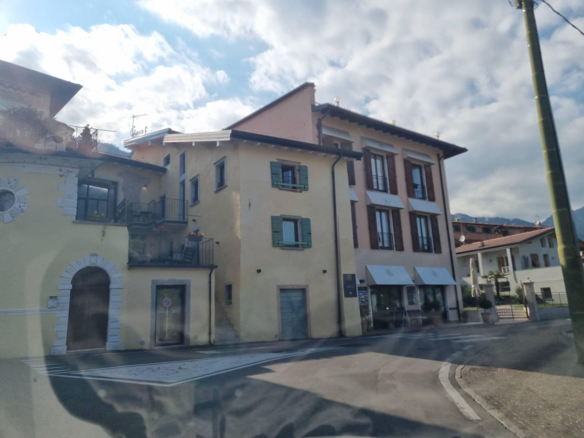 Street view near La Rotonda Holideal, Malcesine — © dsmm (CC BY-SA · Mapillary)