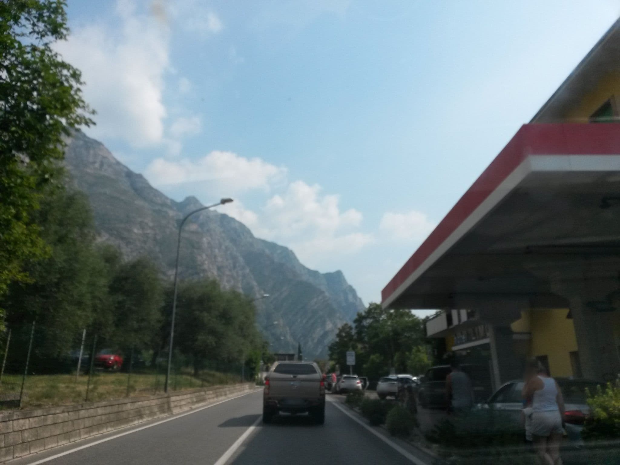 Street view near Albergo Limone di Fratelli Girardi di Girardi Gianpaolo e C. SAS, Limone sul Garda — © uwekoch (CC BY-SA · Mapillary)