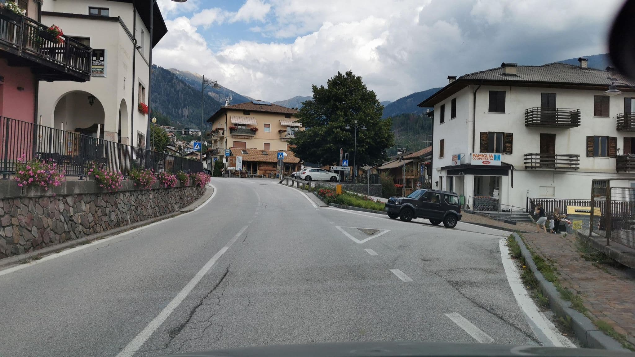Street view near Alpino, Miola di Pinè — © canfe (CC BY-SA · Mapillary)