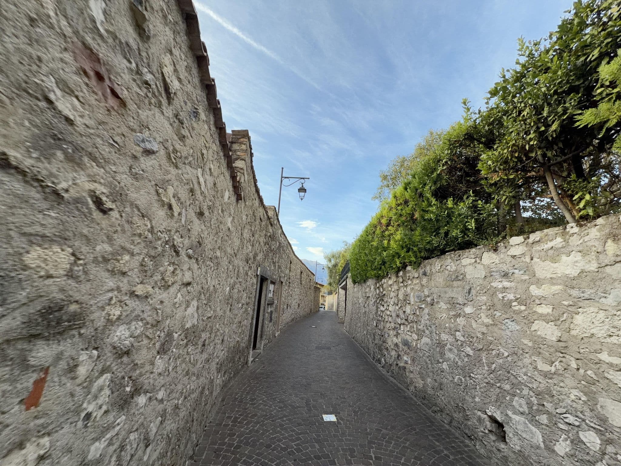 Street view near Hotel Susy, Limone sul Garda — © boskoyevsky (CC BY-SA · Mapillary)