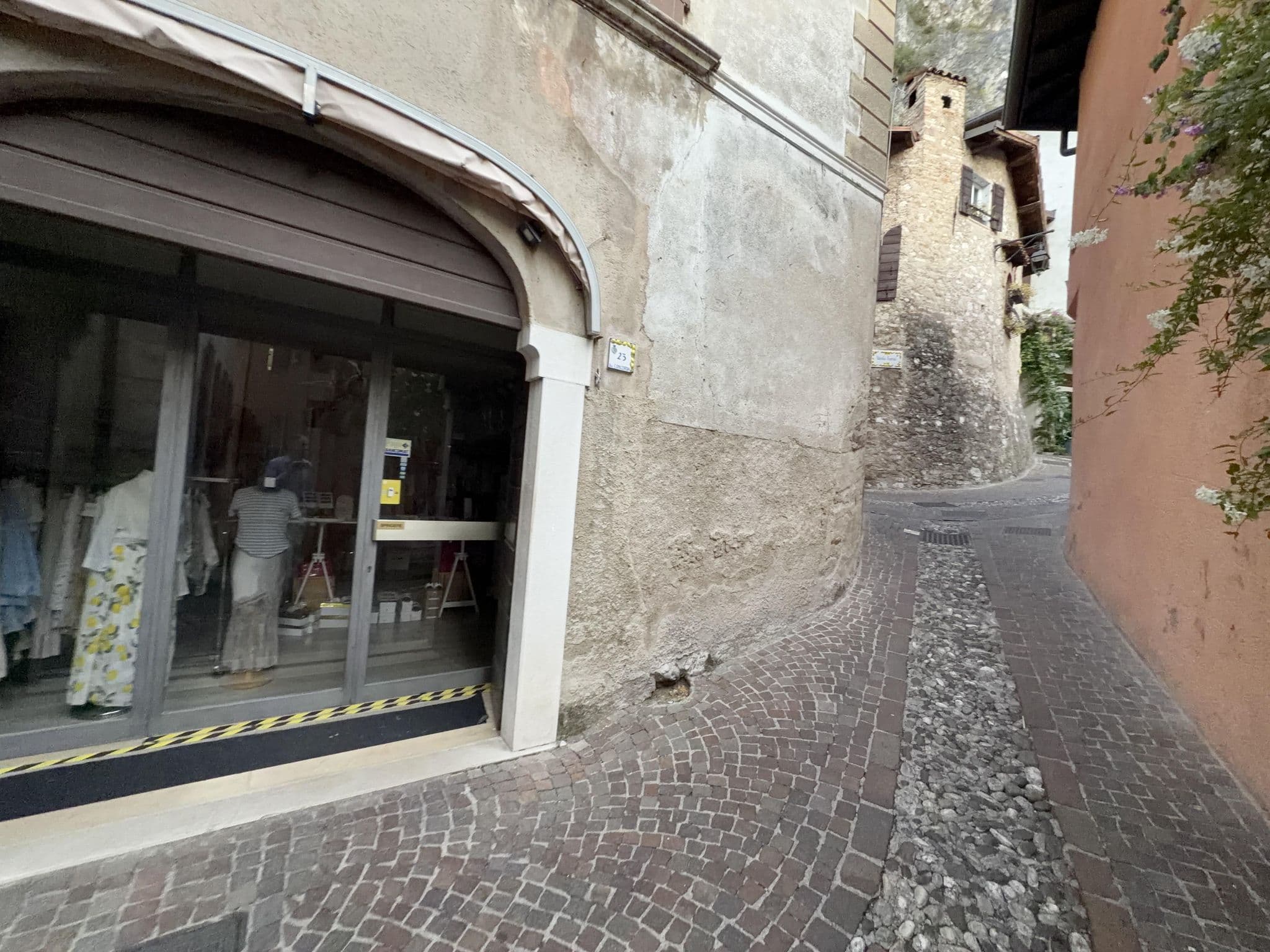 Street view near Casa Limone, Limone sul Garda — © boskoyevsky (CC BY-SA · Mapillary)