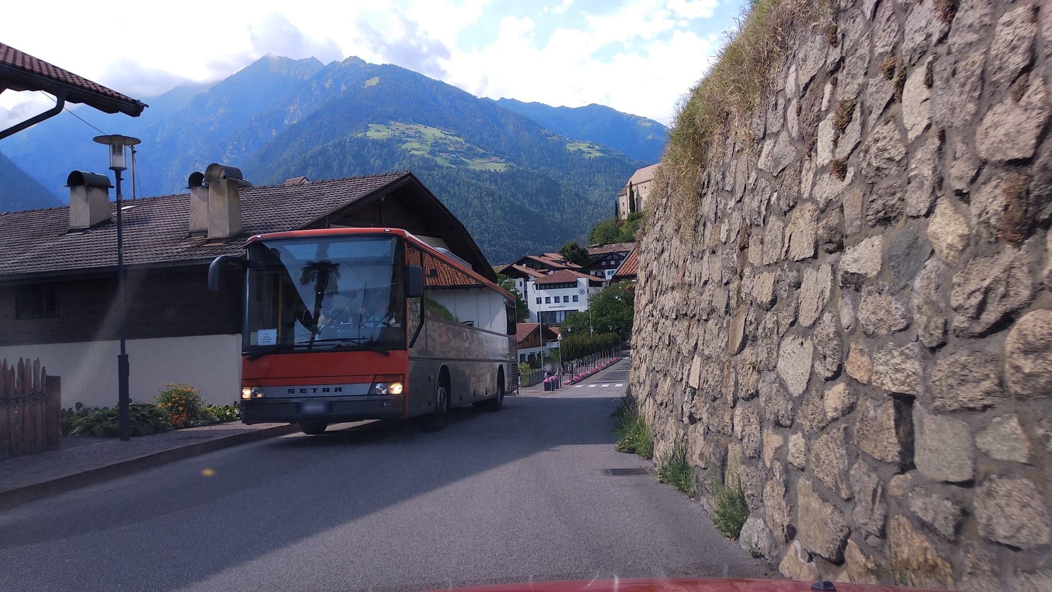 Street view near Hotel Alpenrose, Scena — © steinm (CC BY-SA · Mapillary)