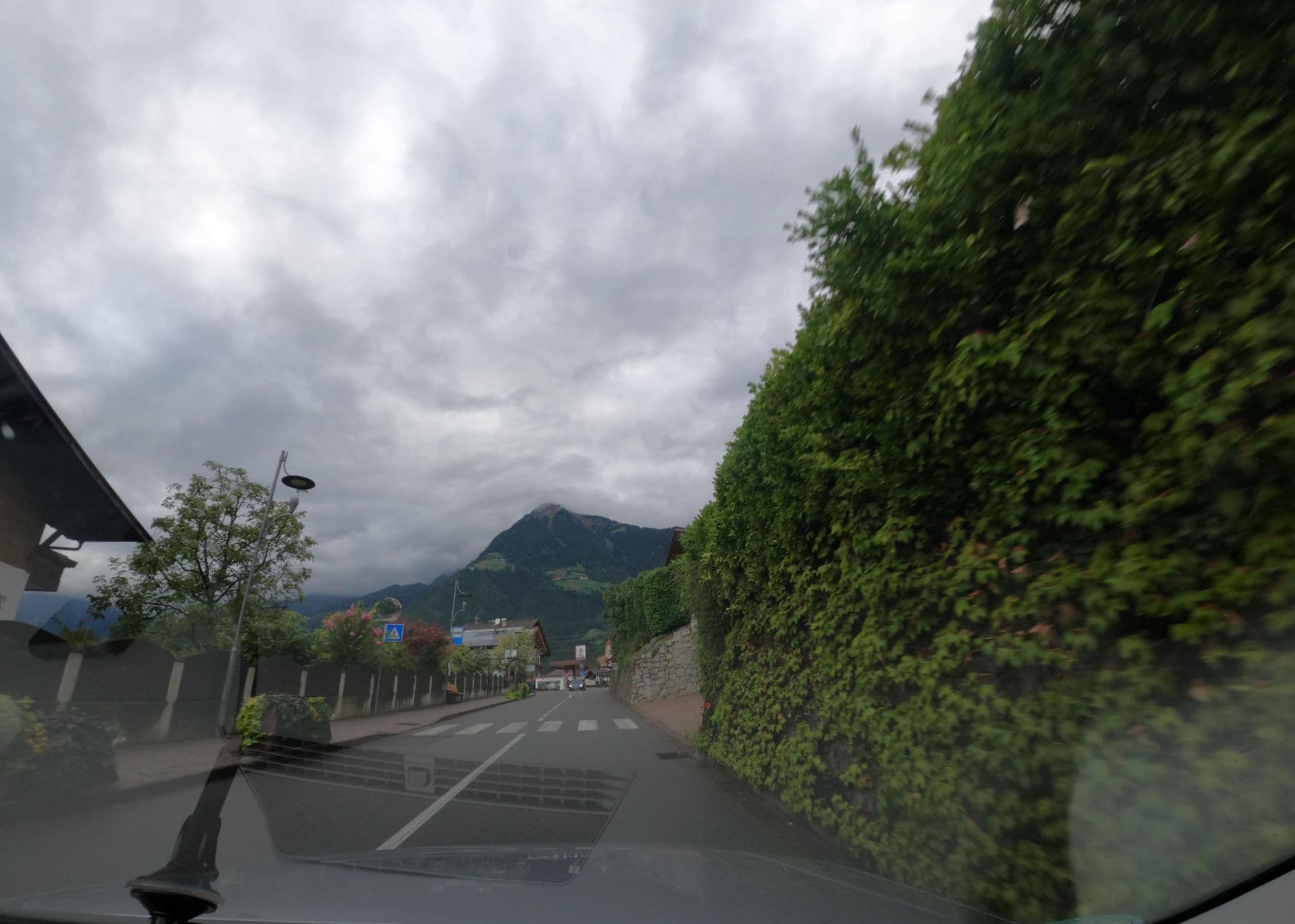 Street view near Pensione Hilde, Tirolo — © atze02 (CC BY-SA · Mapillary)