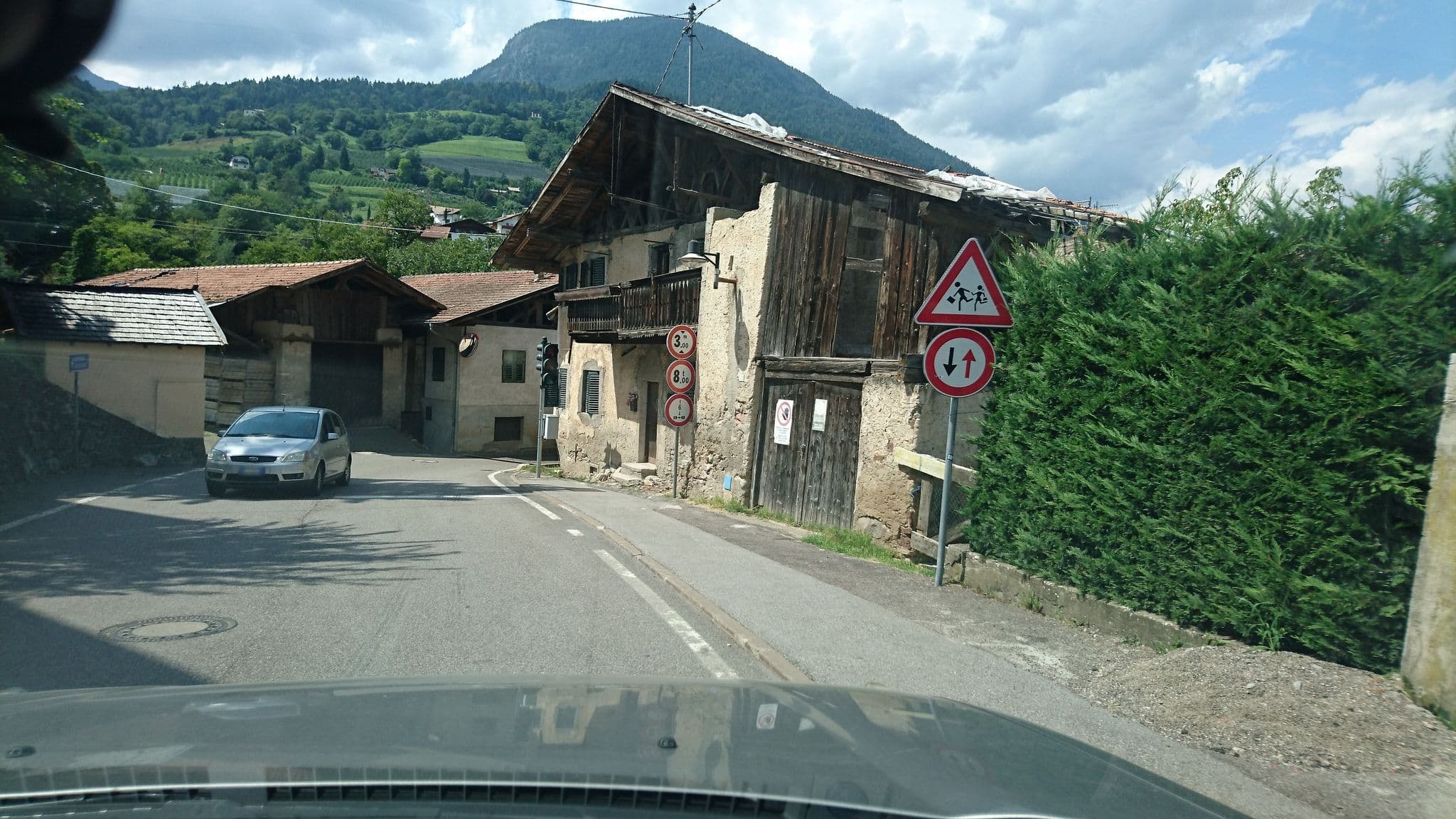 Street view near Albergo Al Ponte, Nalles — © voschix (CC BY-SA · Mapillary)