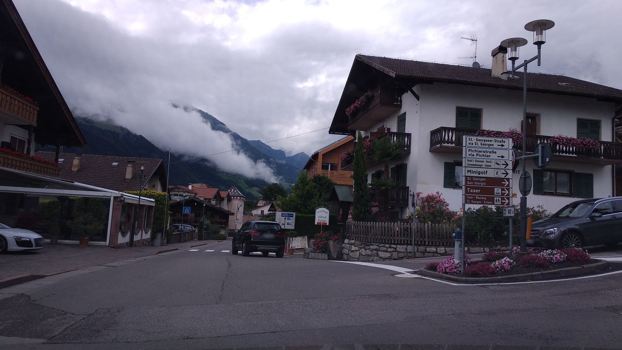 Street view near Pensione Graf Hartwig, Scena — © steinm (CC BY-SA · Mapillary)