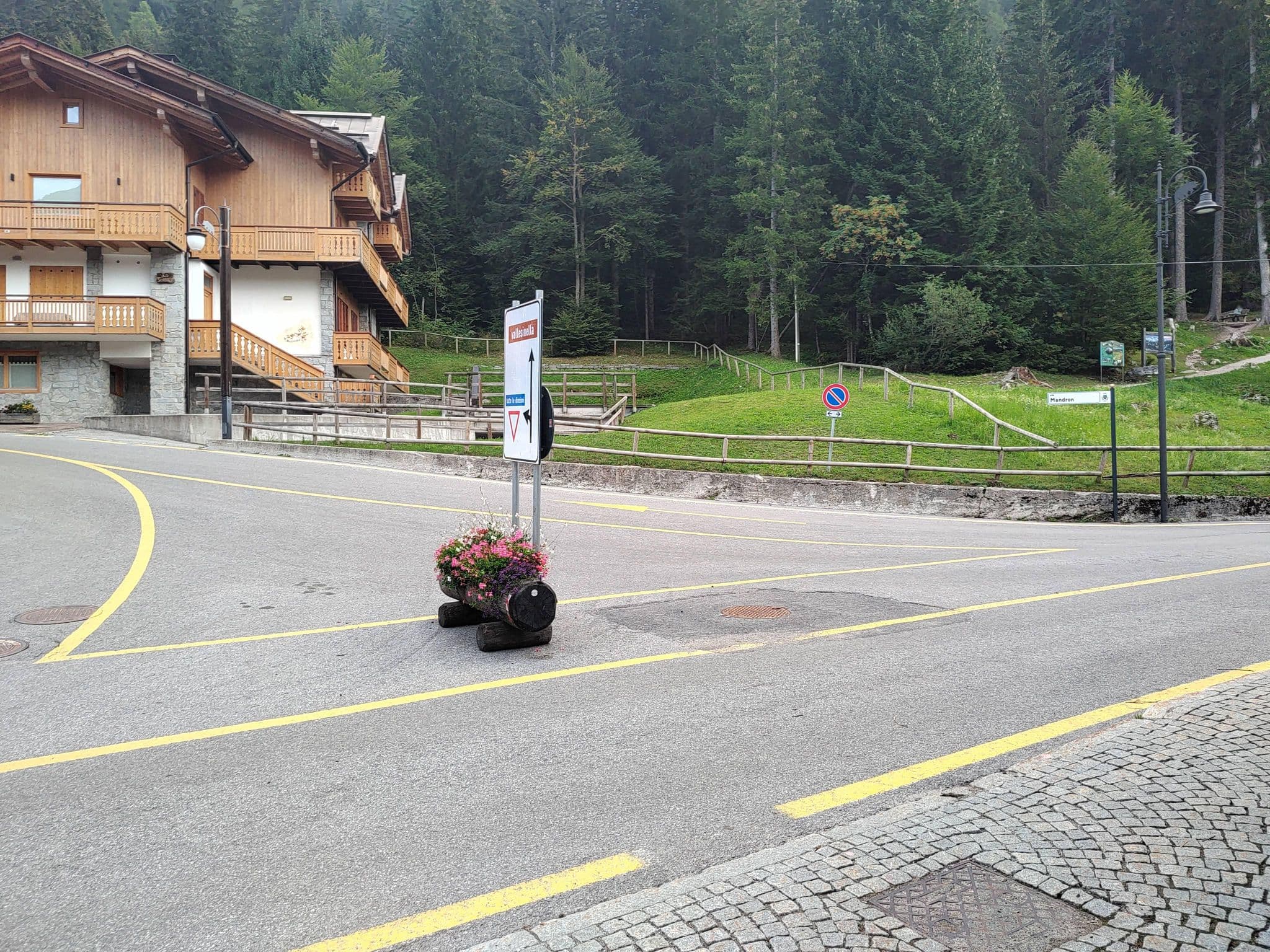 Street view near Hotel Garnì Norma, Pinzolo — © lary_fede (CC BY-SA · Mapillary)
