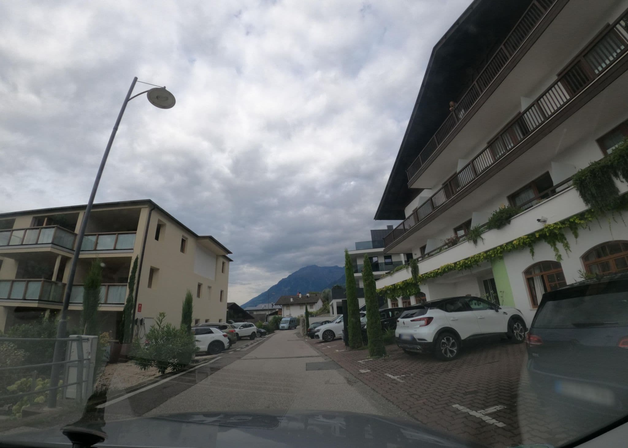 Street view near Pensione Kessler, Tirolo — © atze02 (CC BY-SA · Mapillary)