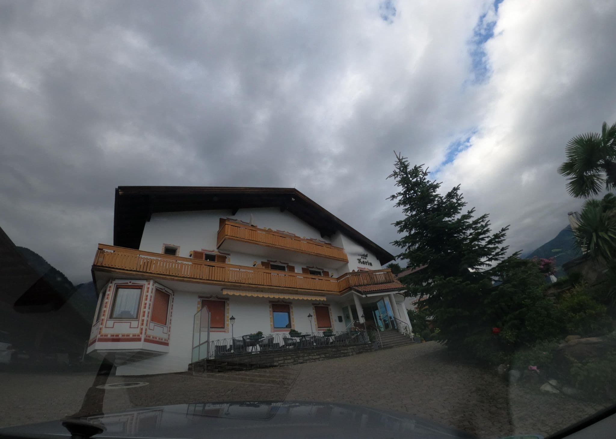 Street view near Pensione Stefanie, Tirolo — © atze02 (CC BY-SA · Mapillary)
