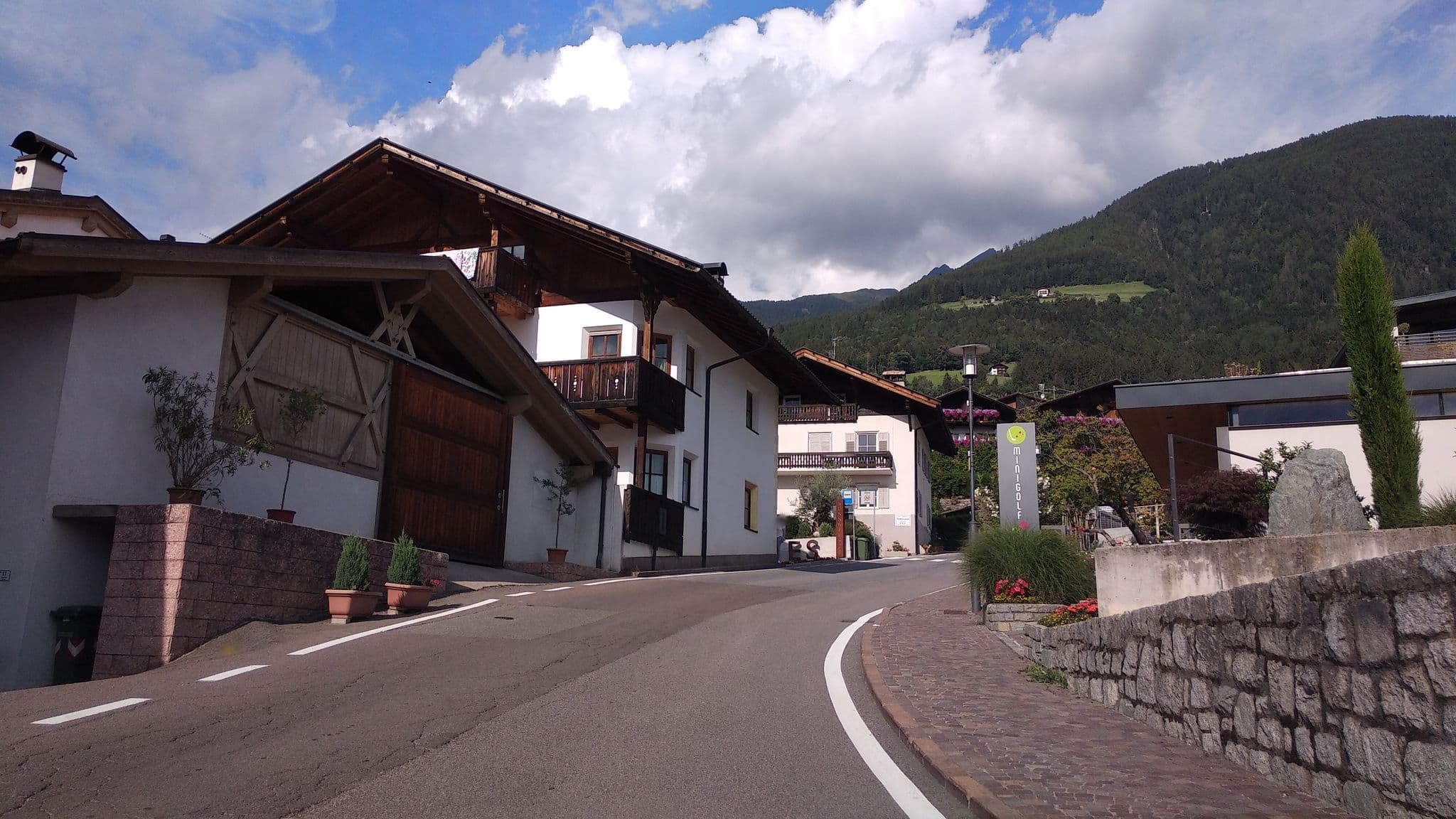 Street view near Residence Apartment Nelkenstein, Scena — © steinm (CC BY-SA · Mapillary)