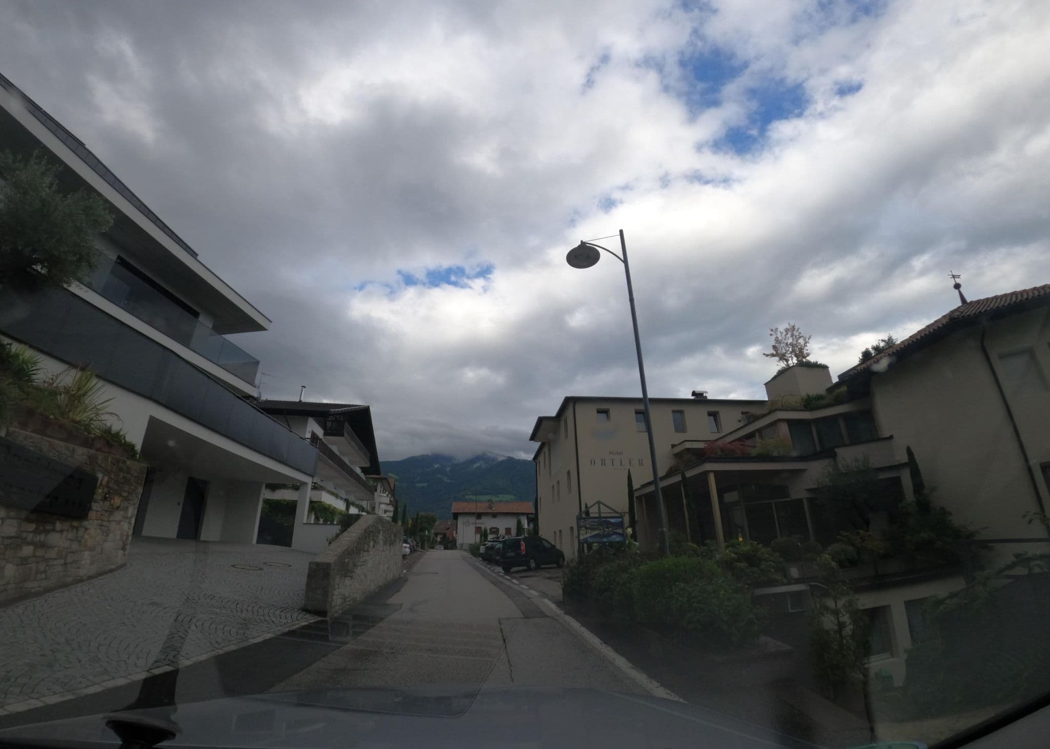 Street view near Pensione Ortler, Tirolo — © atze02 (CC BY-SA · Mapillary)