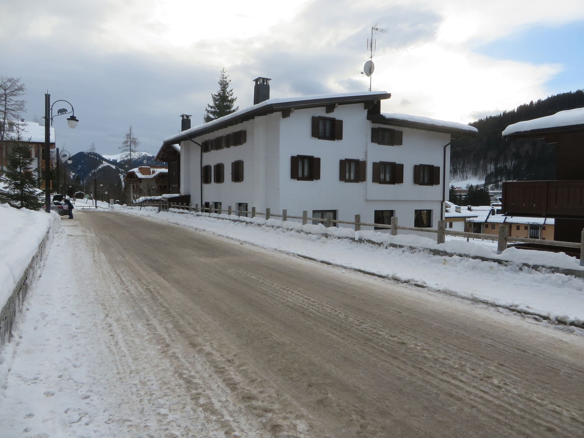 Street view near Bucaneve MADONNA di CAMPIGLIO - PINZOLO, Pinzolo — © lary_fede (CC BY-SA · Mapillary)