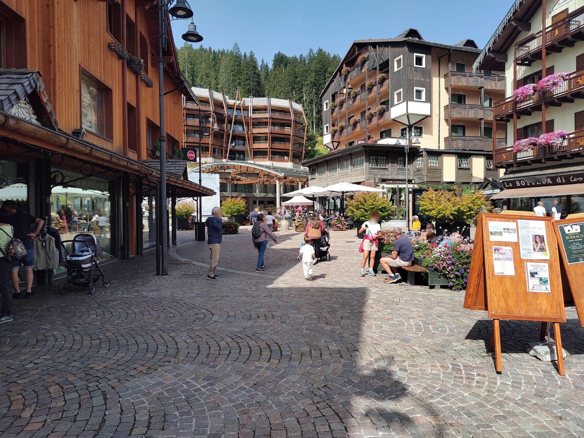 Street view near Hotel Majestic SPA, Pinzolo — © lary_fede (CC BY-SA · Mapillary)