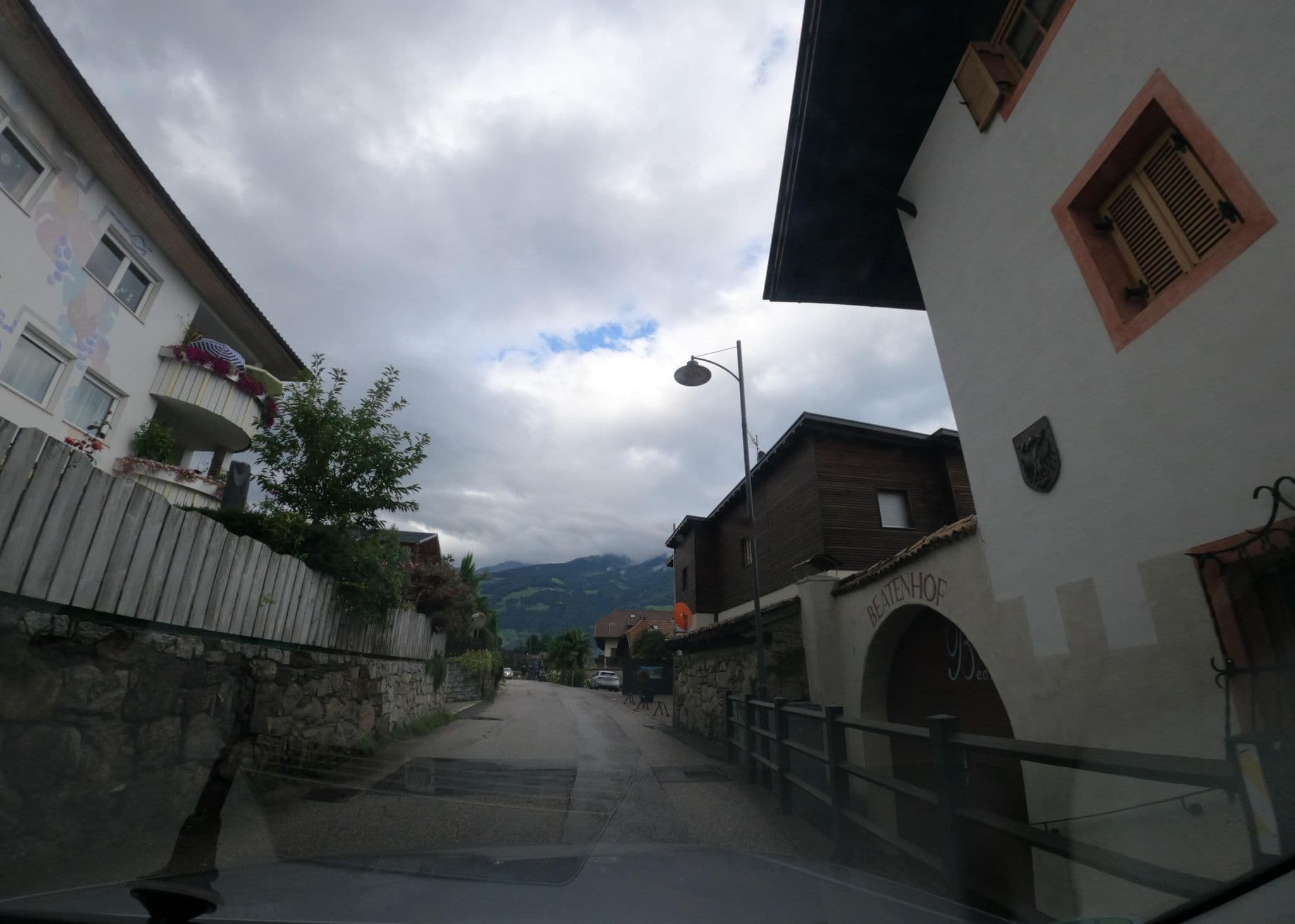 Street view near Appartement-Hotel Beatenhof, Tirolo — © atze02 (CC BY-SA · Mapillary)