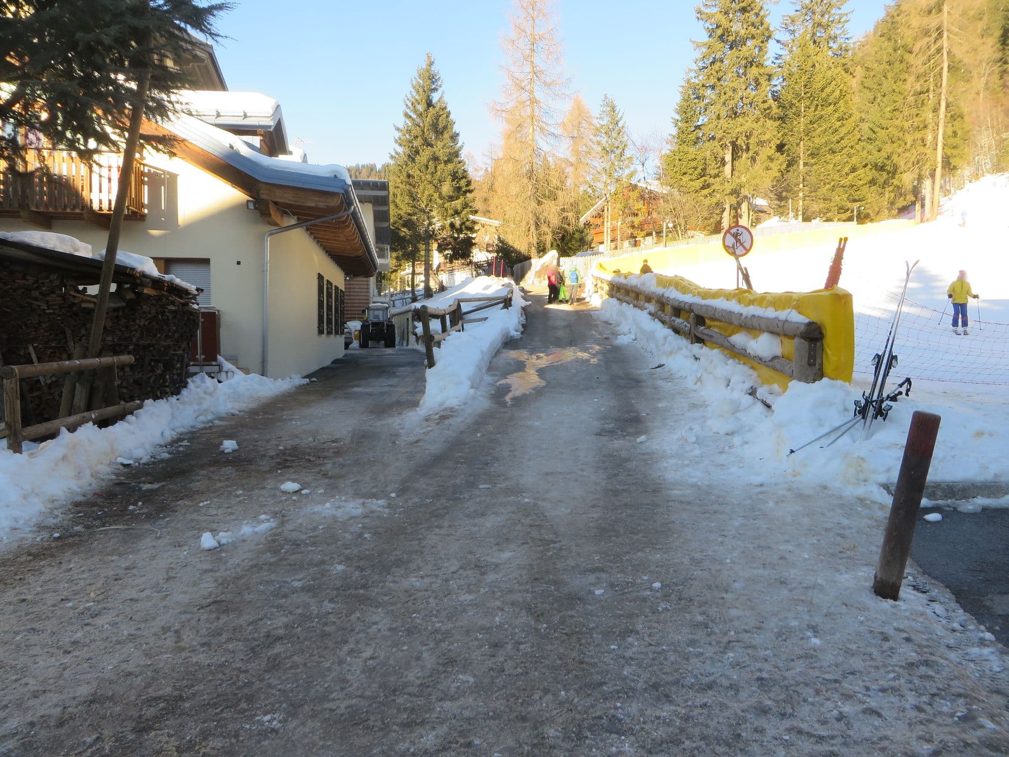 Street view near Oberosler Design Hotel Madonna di Campiglio, Pinzolo — © lary_fede (CC BY-SA · Mapillary)