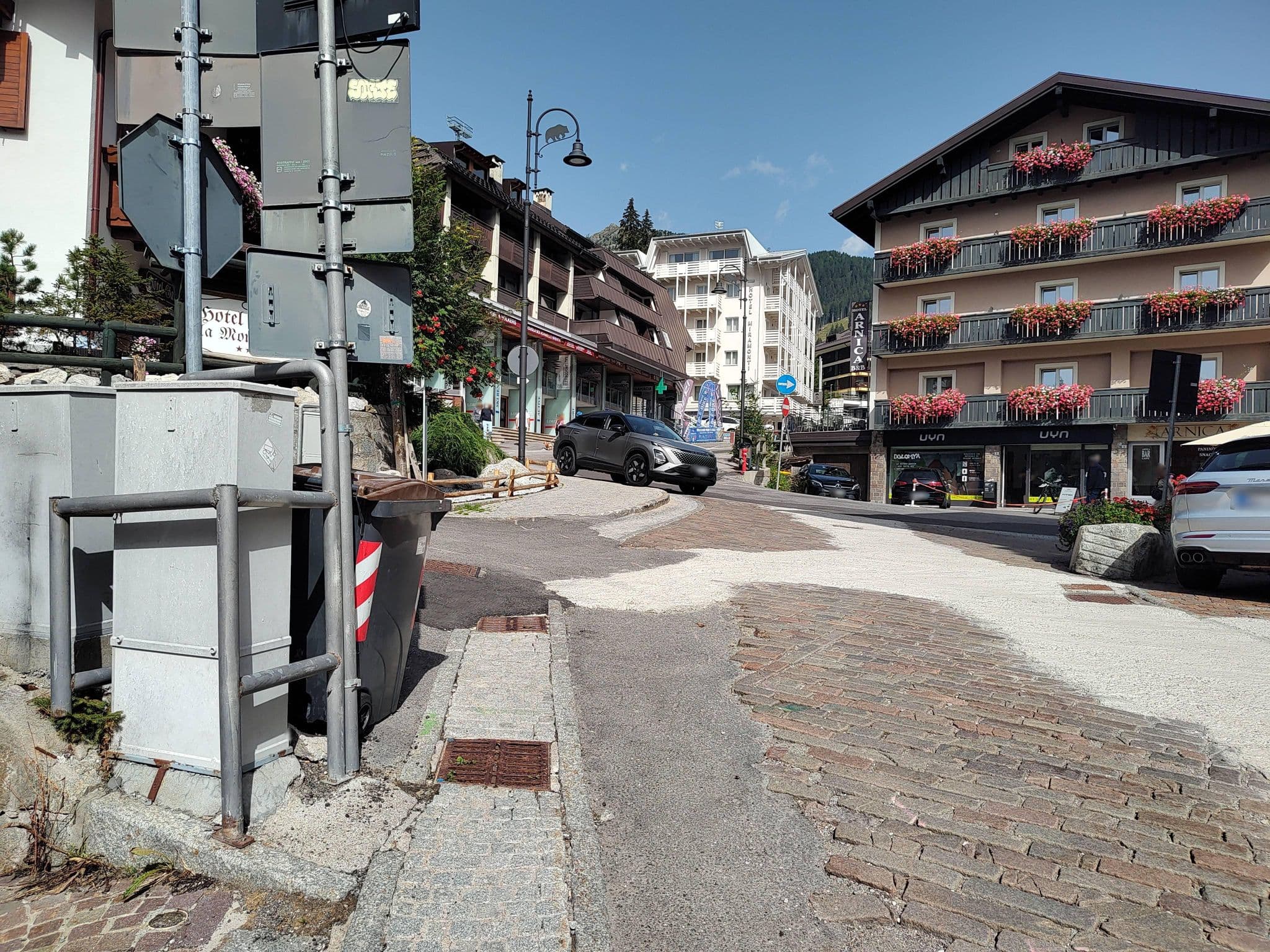 Street view near Meneghini Mansarda Centrale, Pinzolo — © lary_fede (CC BY-SA · Mapillary)