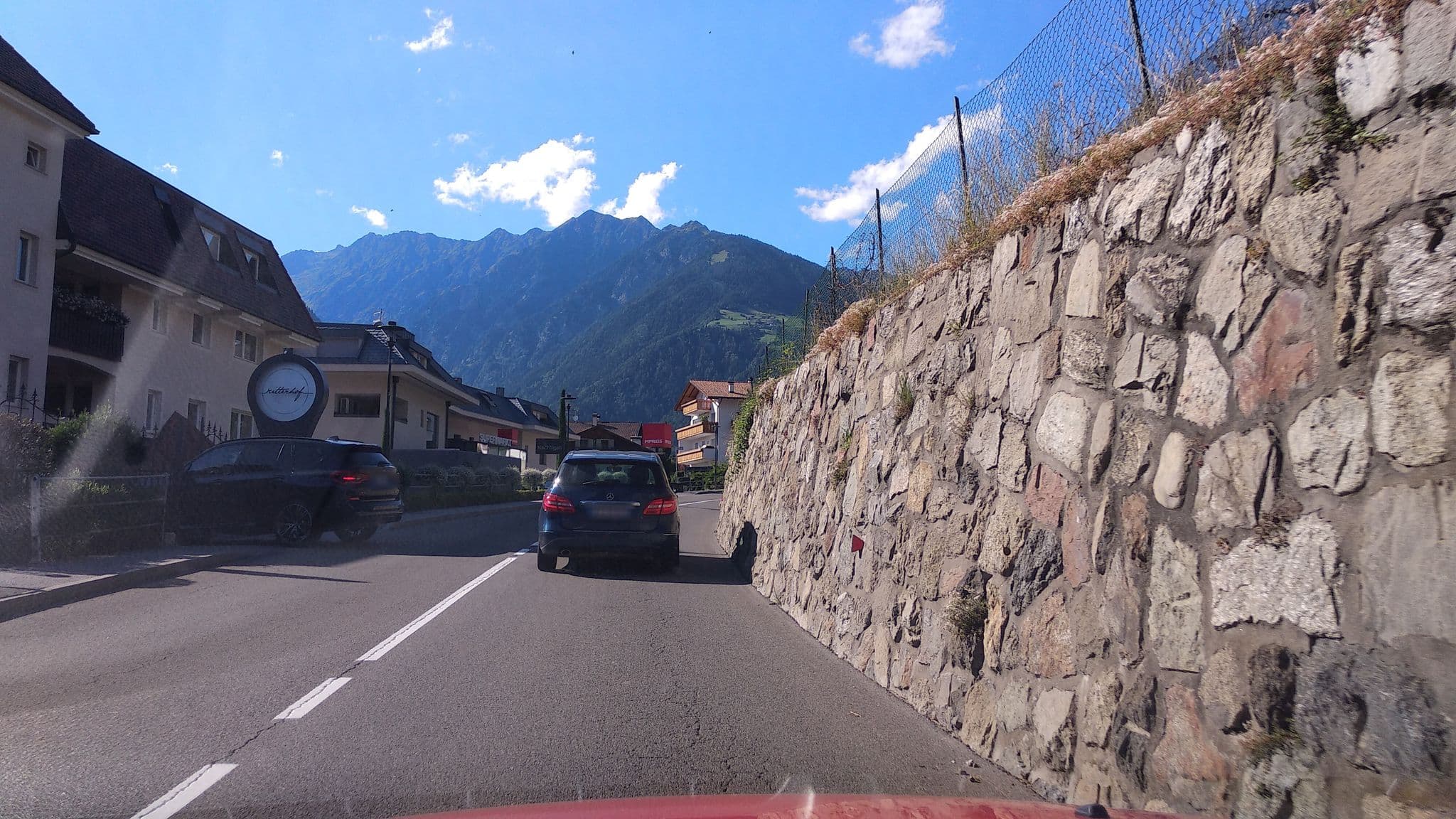 Street view near Der Weinmesser, Scena — © steinm (CC BY-SA · Mapillary)