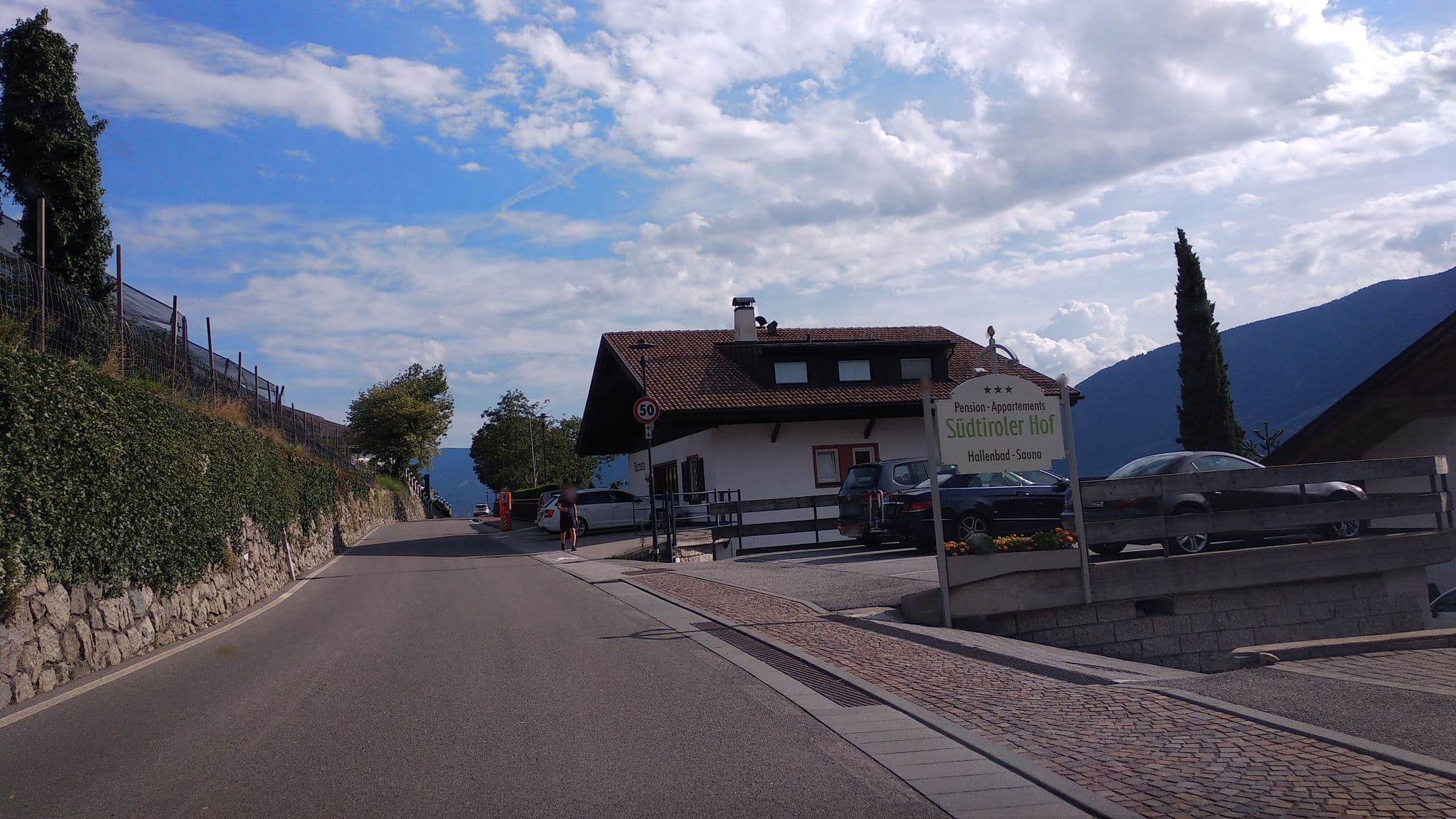 Street view near Frühstückspension Appartement Südtirolerhof, Scena - Schenna — © steinm (CC BY-SA · Mapillary)