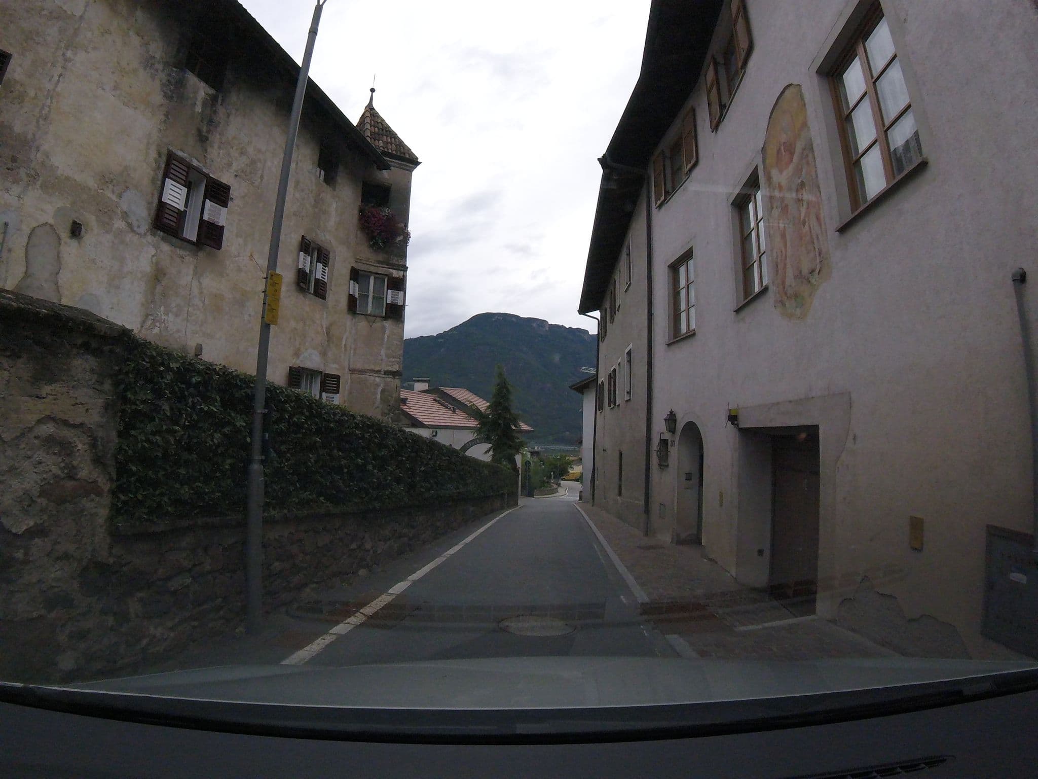 Street view near Unterkasatsch Pfefferburg, Nalles — © tonicity (CC BY-SA · Mapillary)