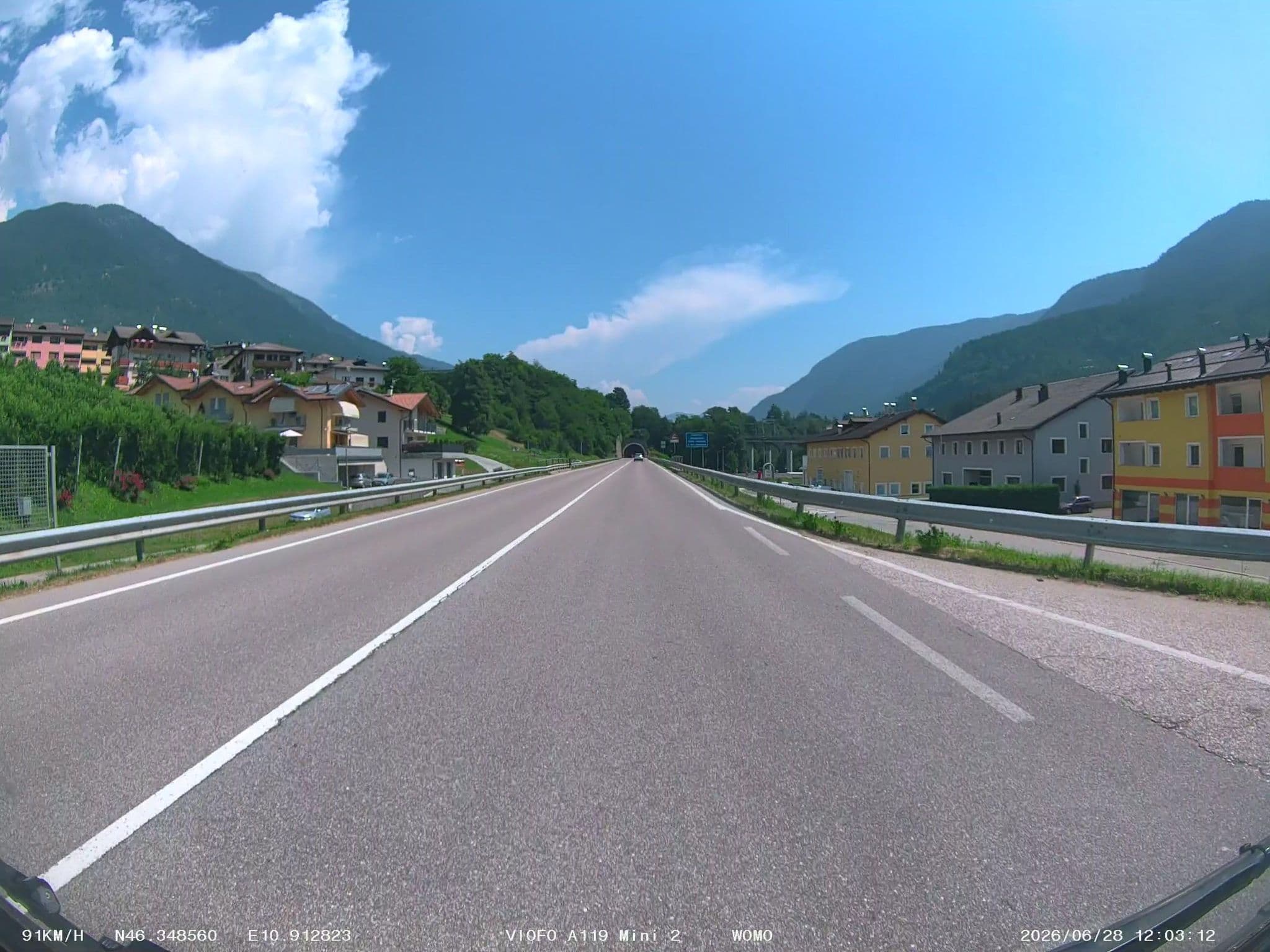 Street view near Hotel Rauzi SAS di Rauzi Ezia Maria e Paola & C., Malè — © soulcover (CC BY-SA · Mapillary)
