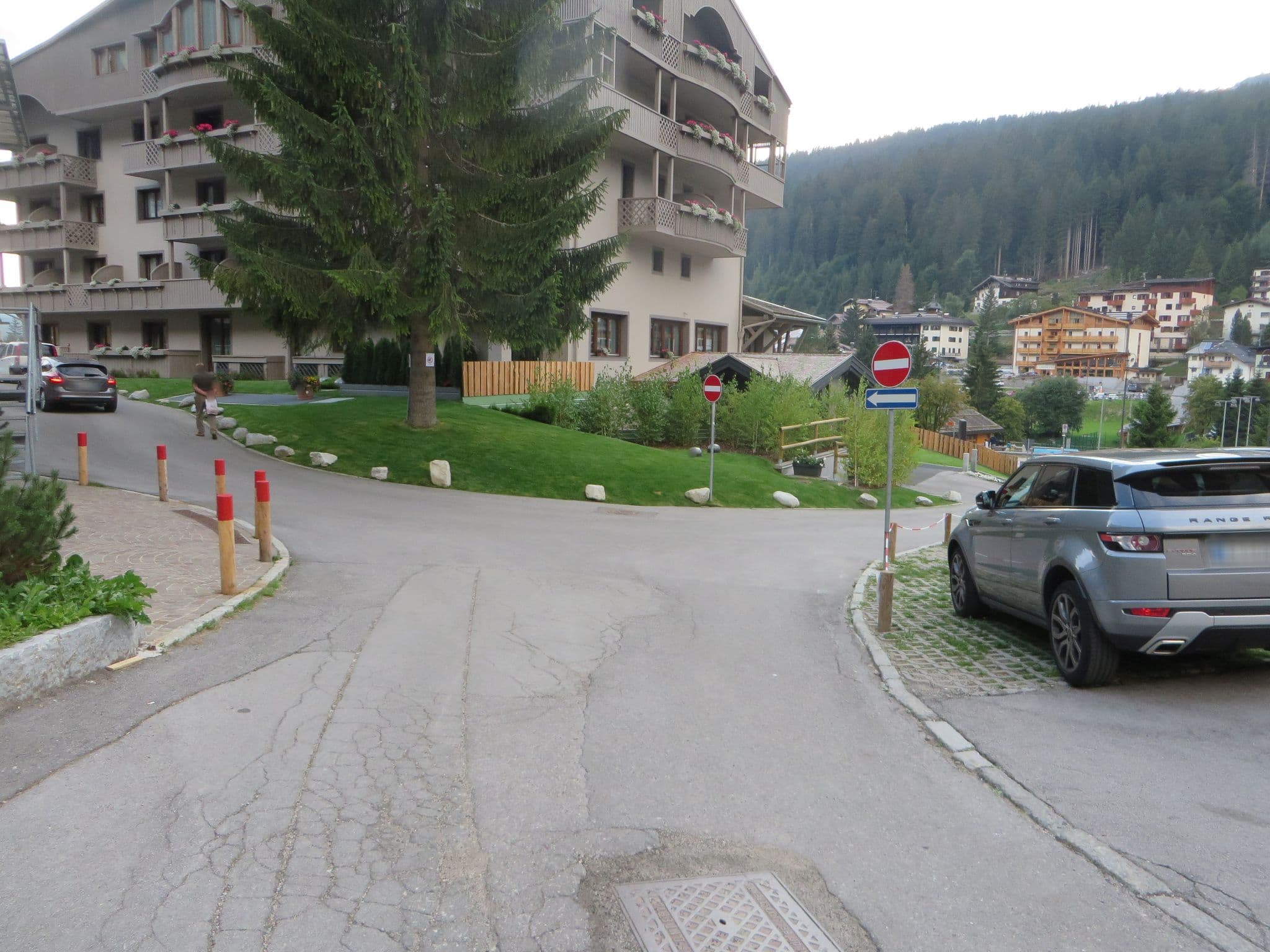 Street view near Mijn hotelbedde, Pinzolo — © lary_fede (CC BY-SA · Mapillary)