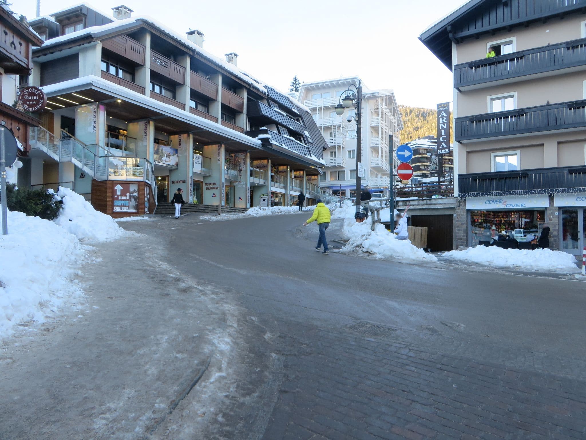 Street view near Dolomiti Hotel Cozzio, Pinzolo — © lary_fede (CC BY-SA · Mapillary)