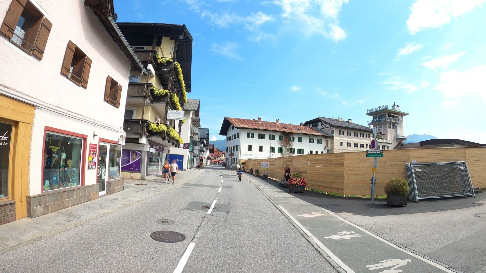 Street view near Panoramahotel Garni, Sankt Johann in Tirol — © osmplus_org (CC BY-SA · Mapillary)