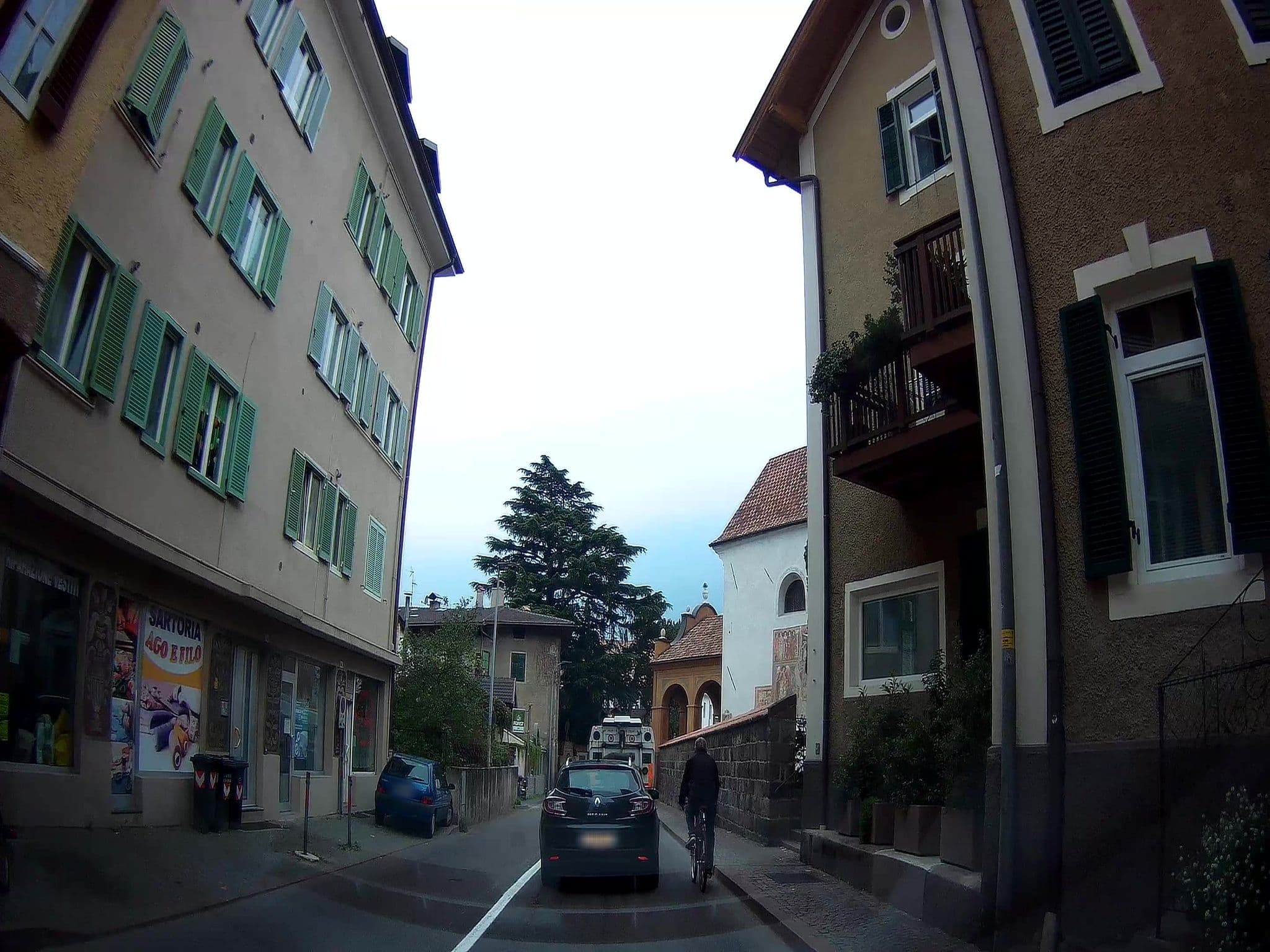 Street view near Unterschattmairhof Dorf Tirol, Merano — © fuchserl (CC BY-SA · Mapillary)